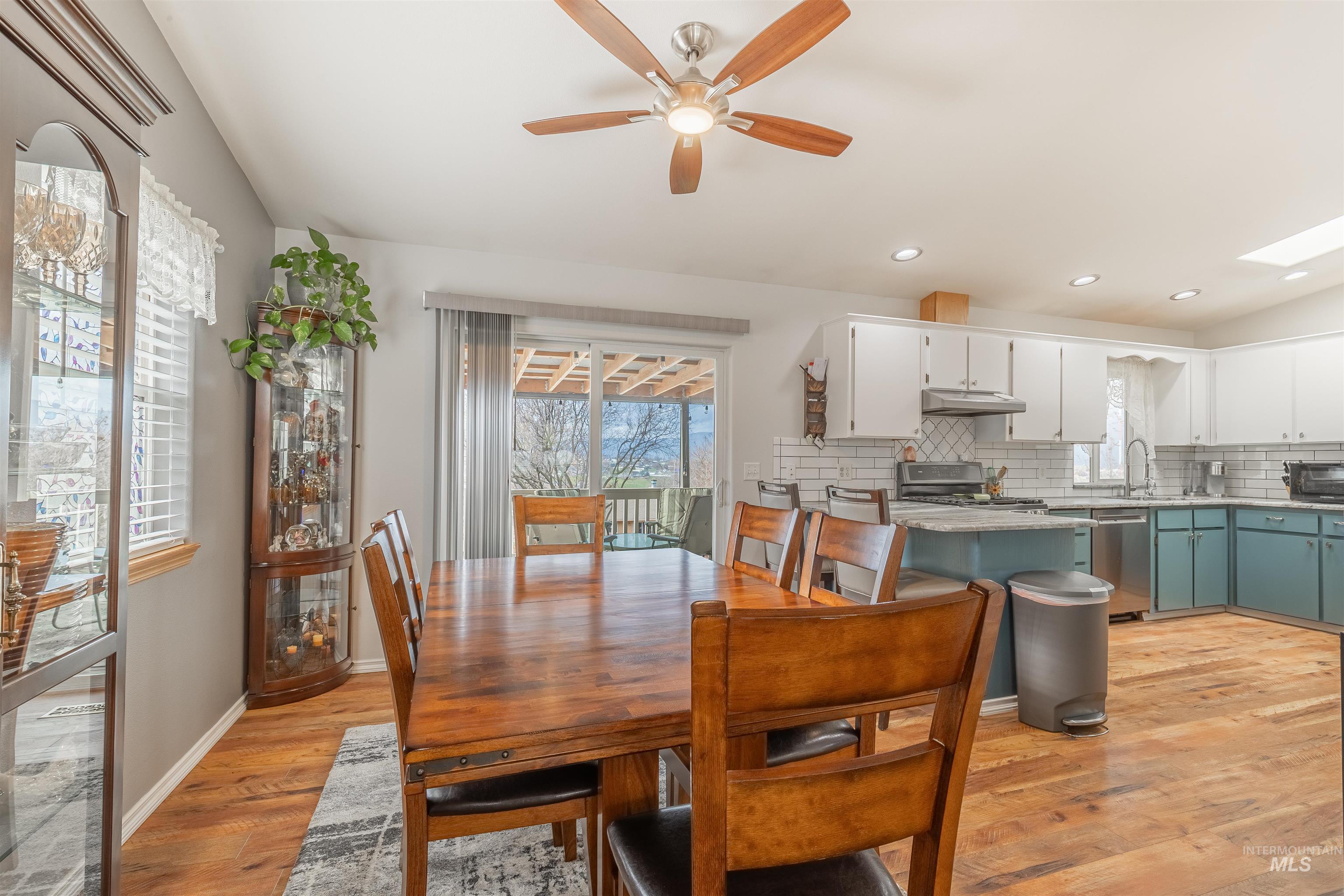220 Larkspur Lane