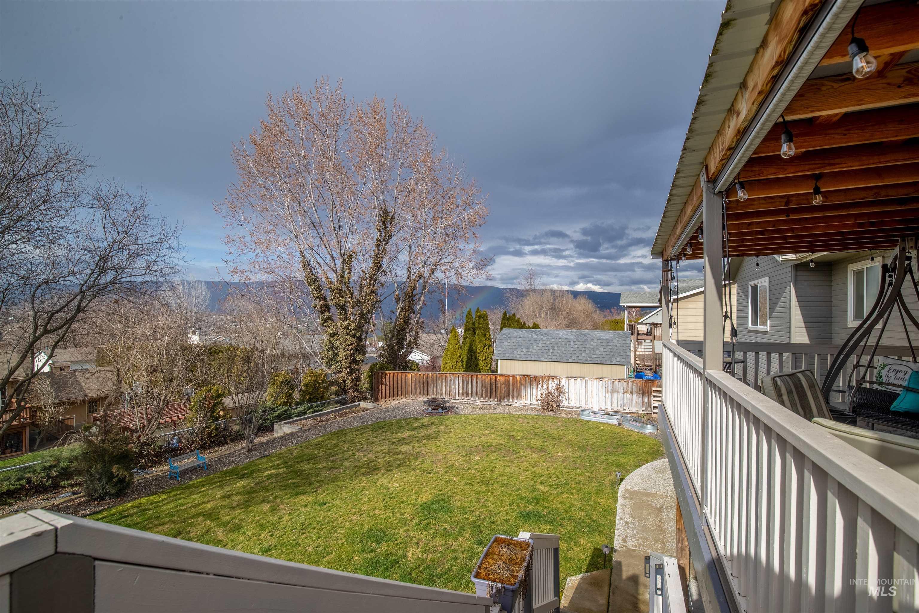 220 Larkspur Lane