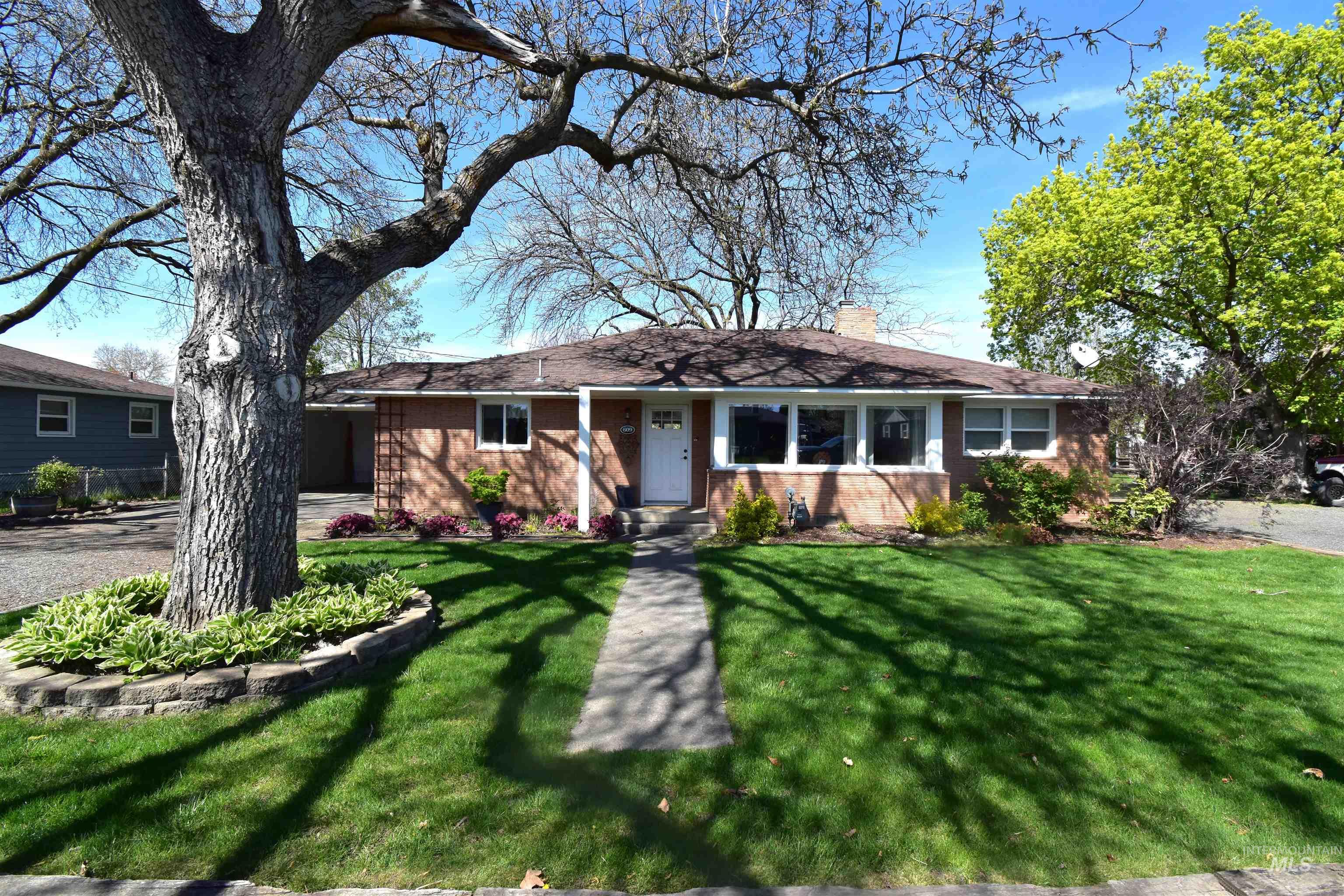 609 Burrell Ave