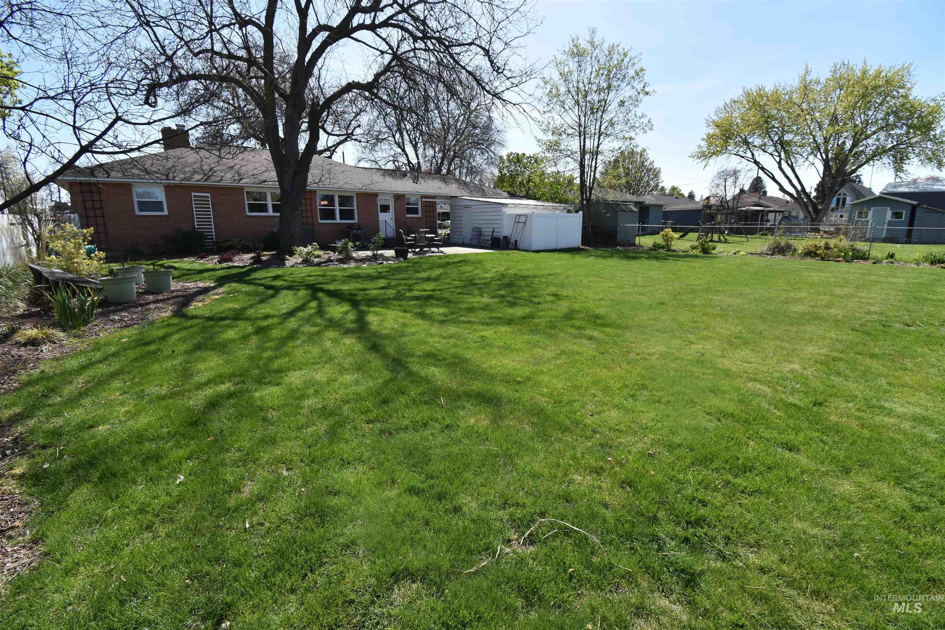 609 Burrell Ave