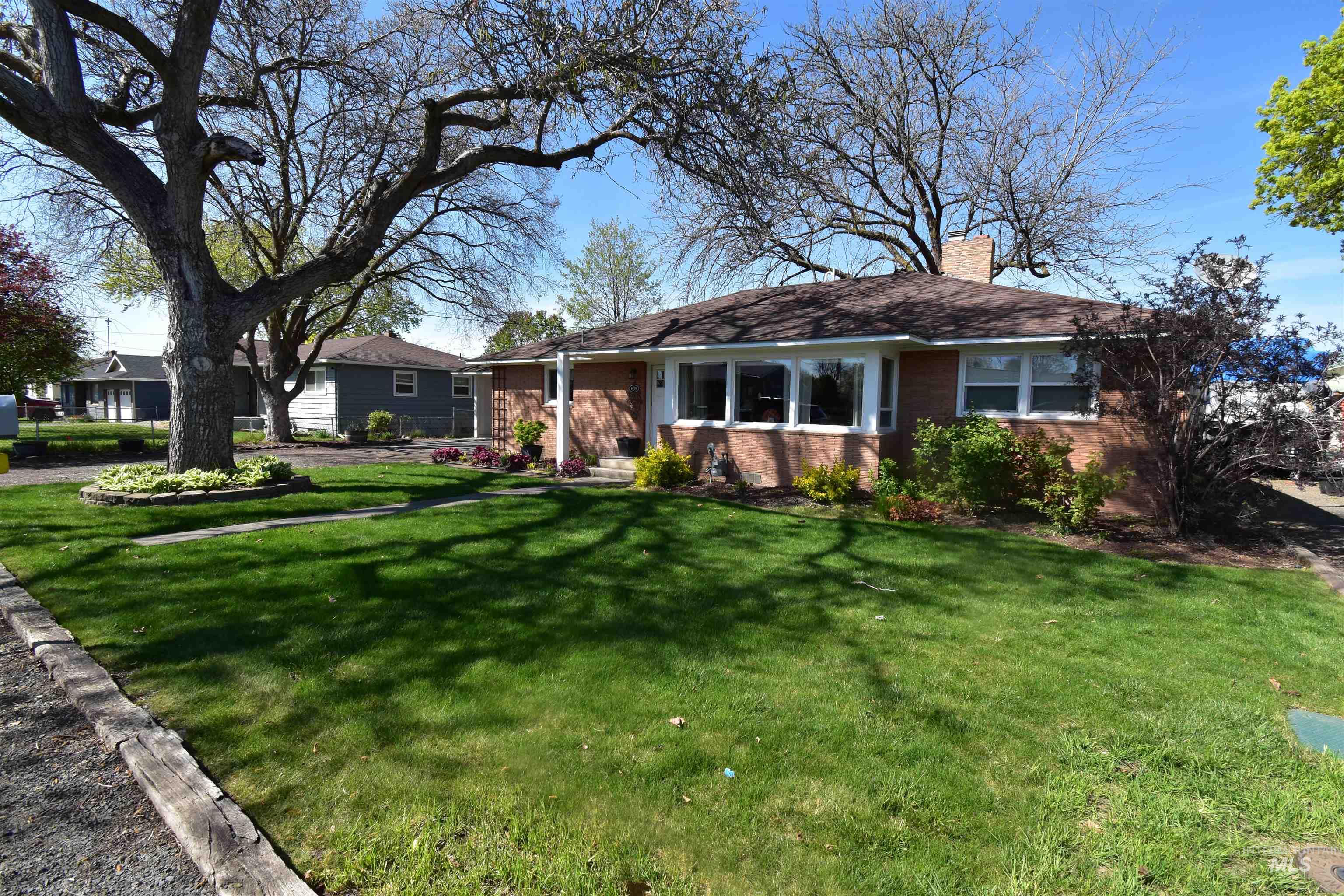 609 Burrell Ave