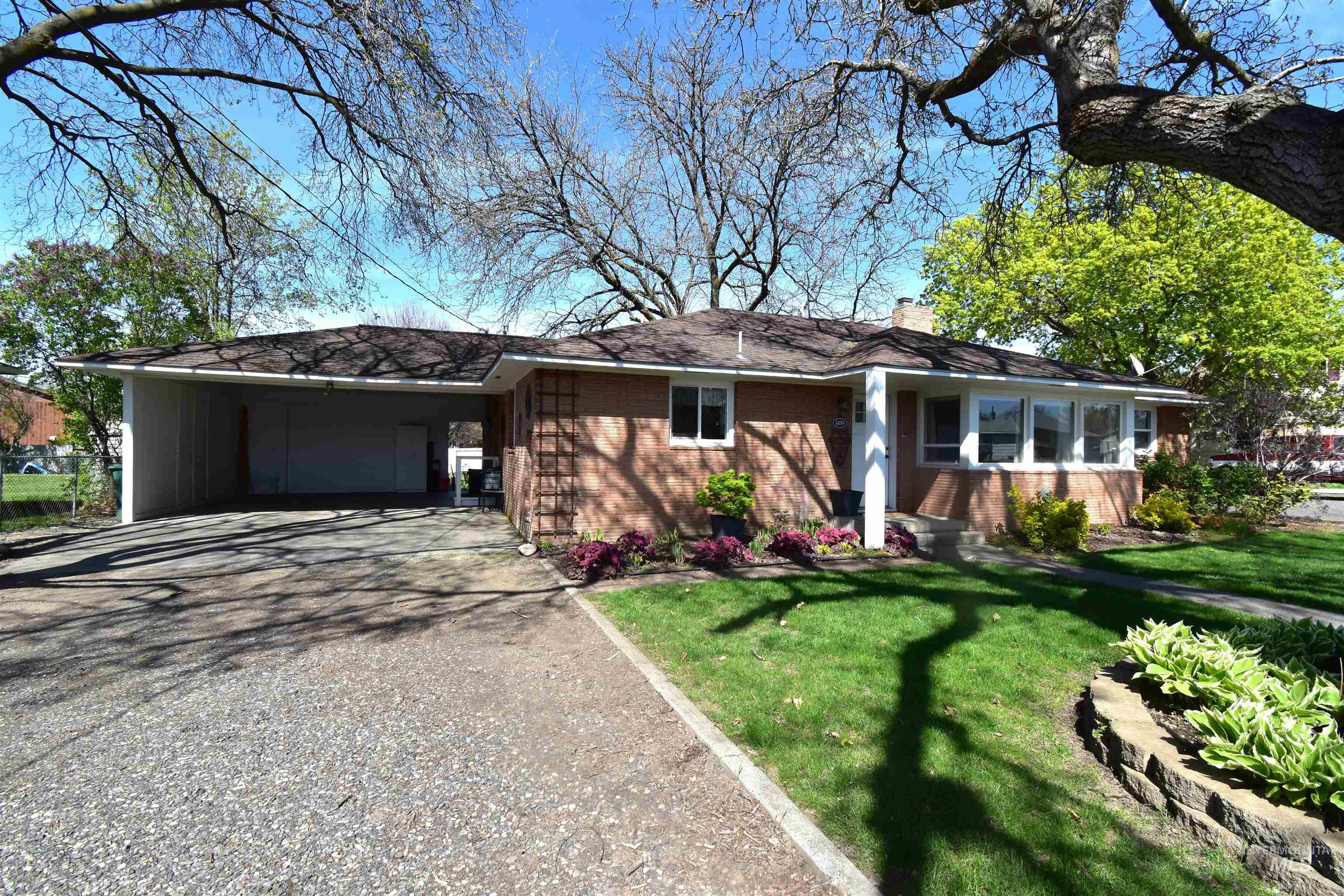609 Burrell Ave