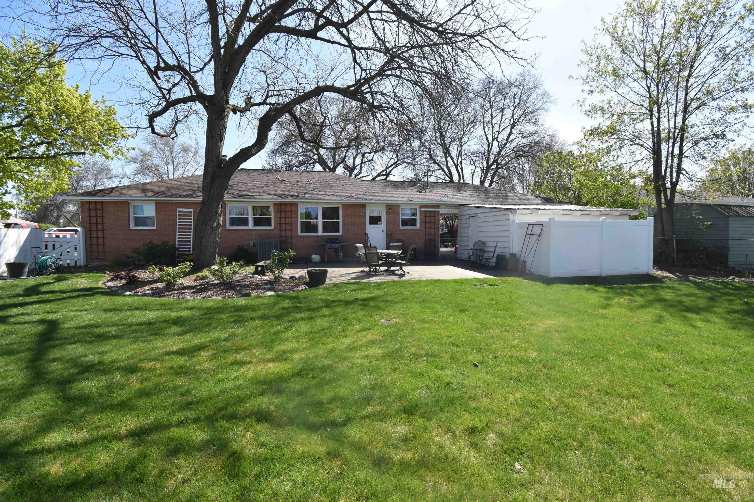 609 Burrell Ave
