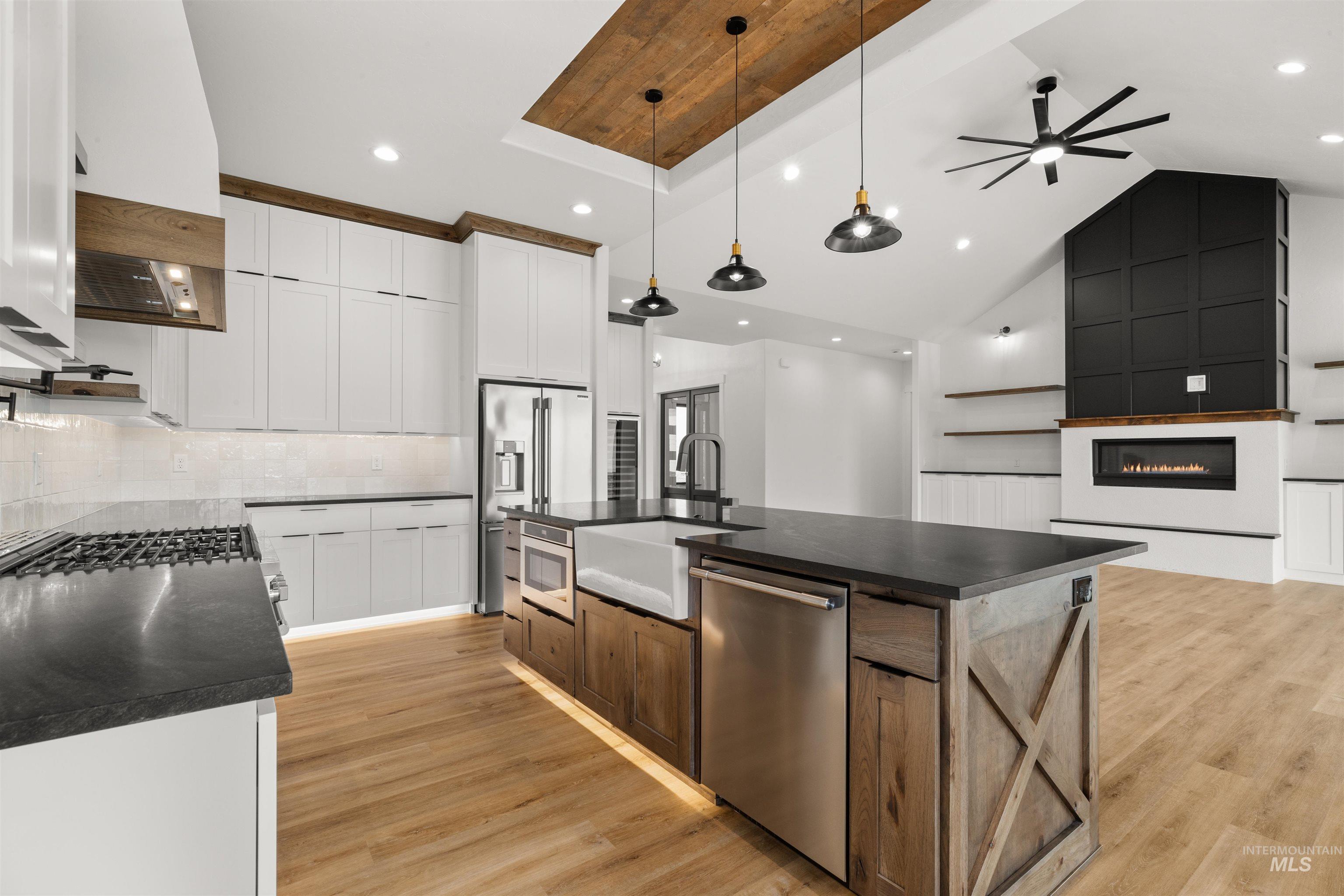 2112 Mountain Vista Ct