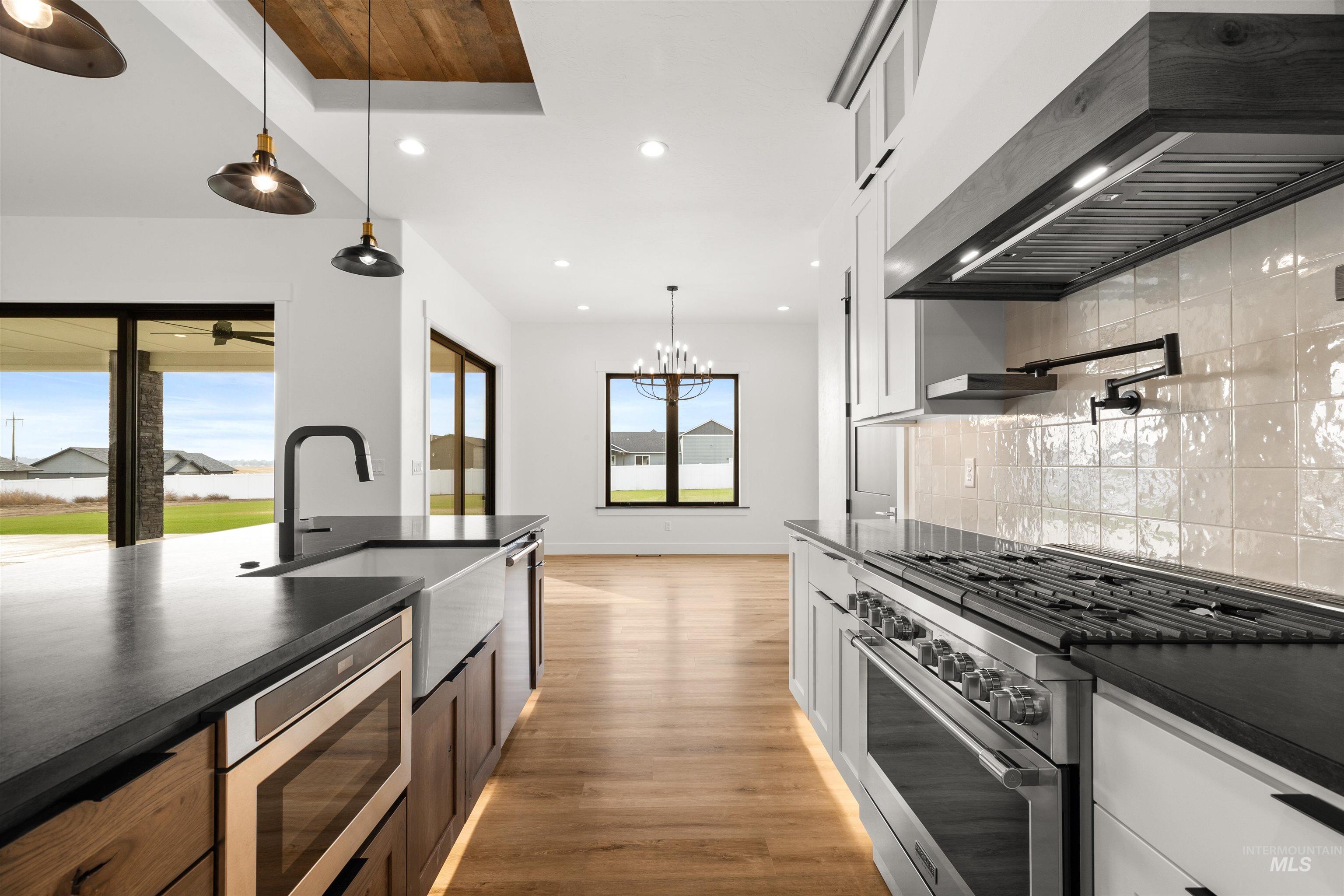 2112 Mountain Vista Ct