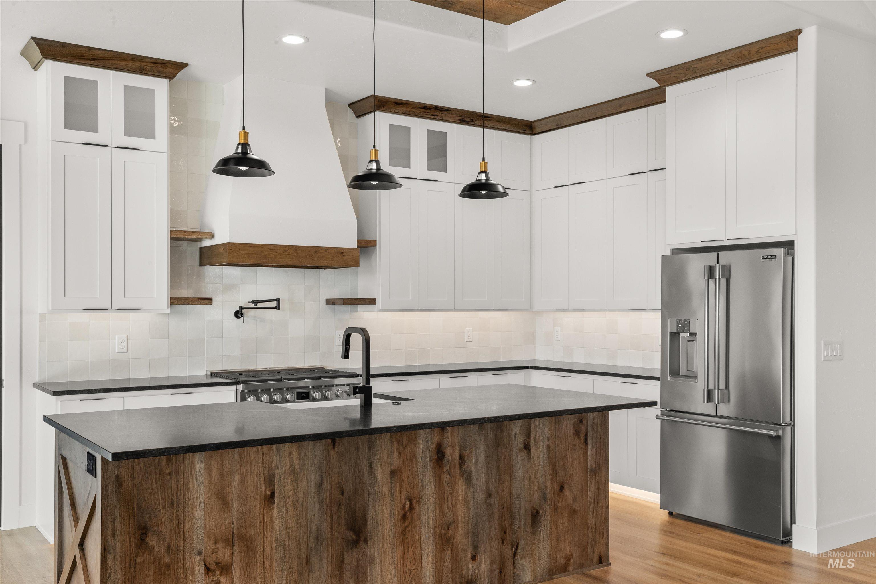 2112 Mountain Vista Ct