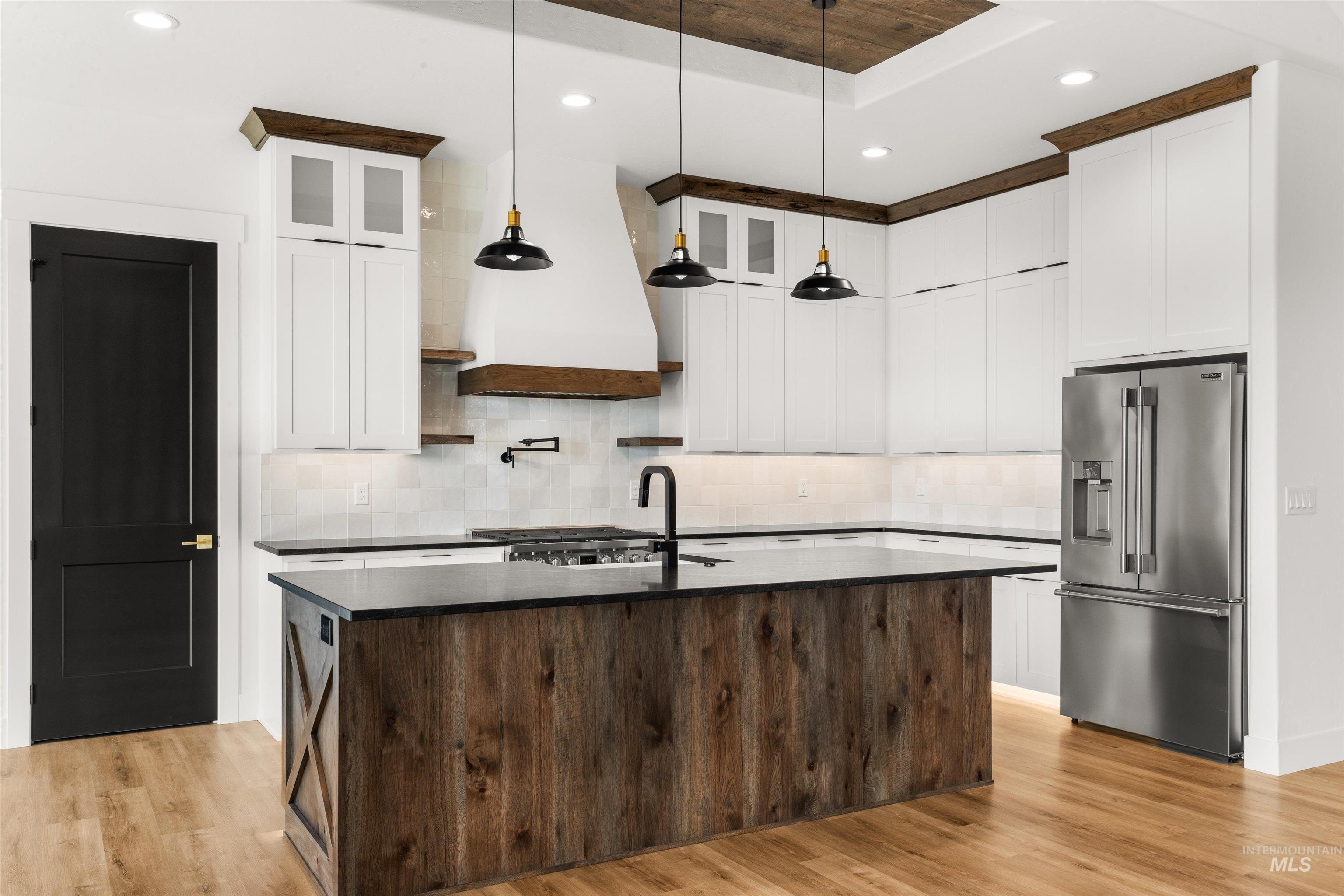 2112 Mountain Vista Ct