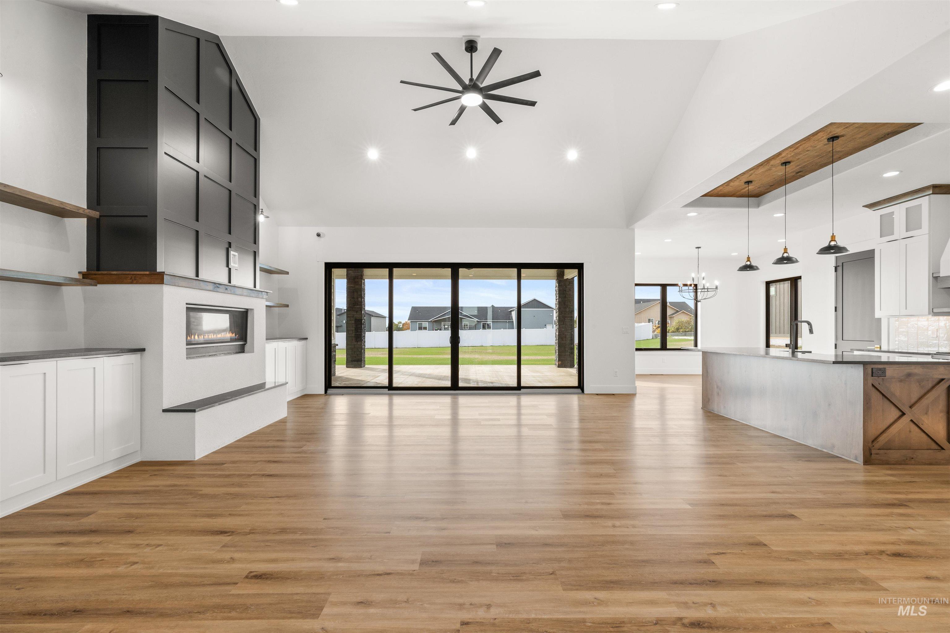 2112 Mountain Vista Ct