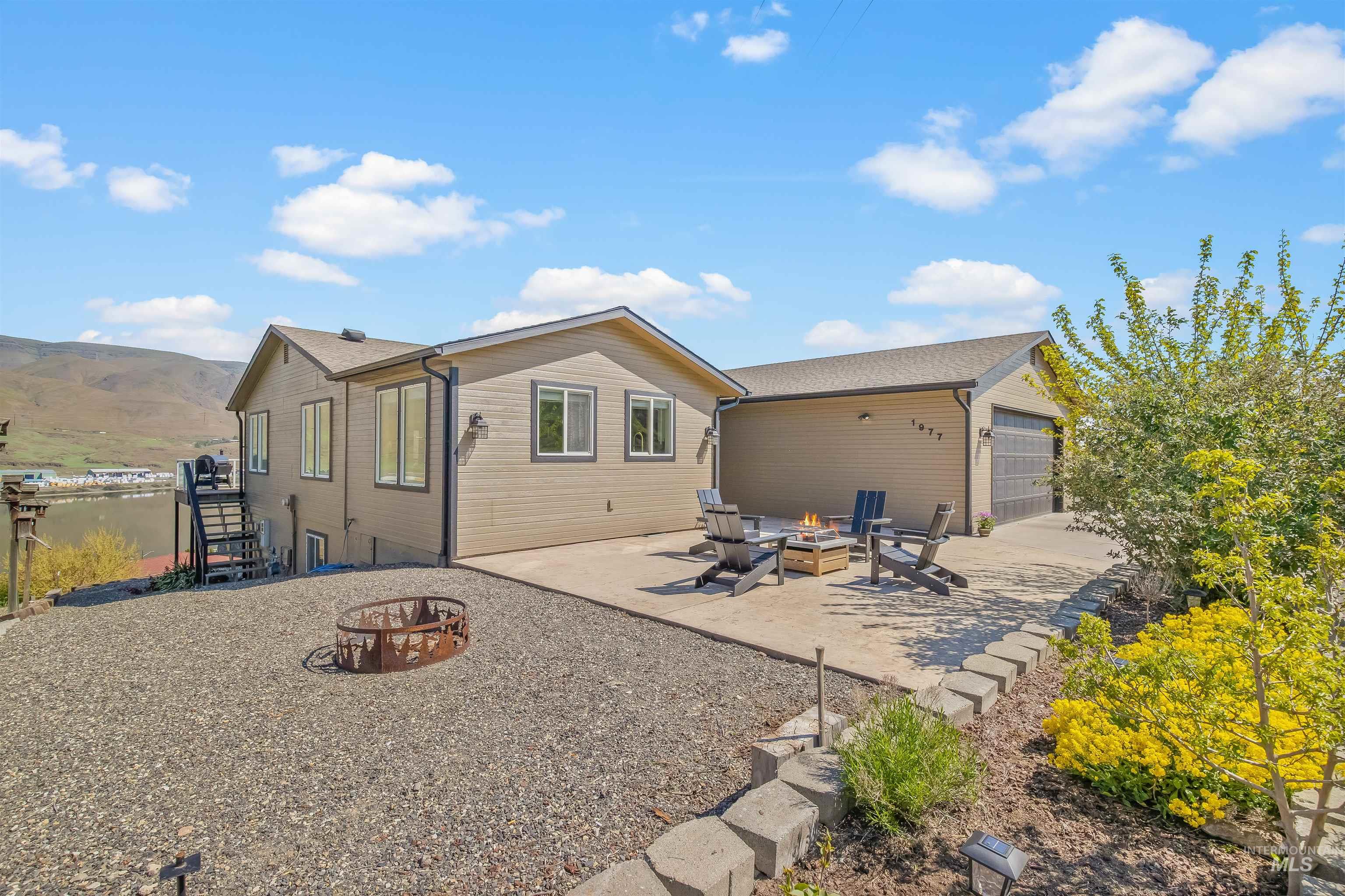 1977 Golfview Dr.