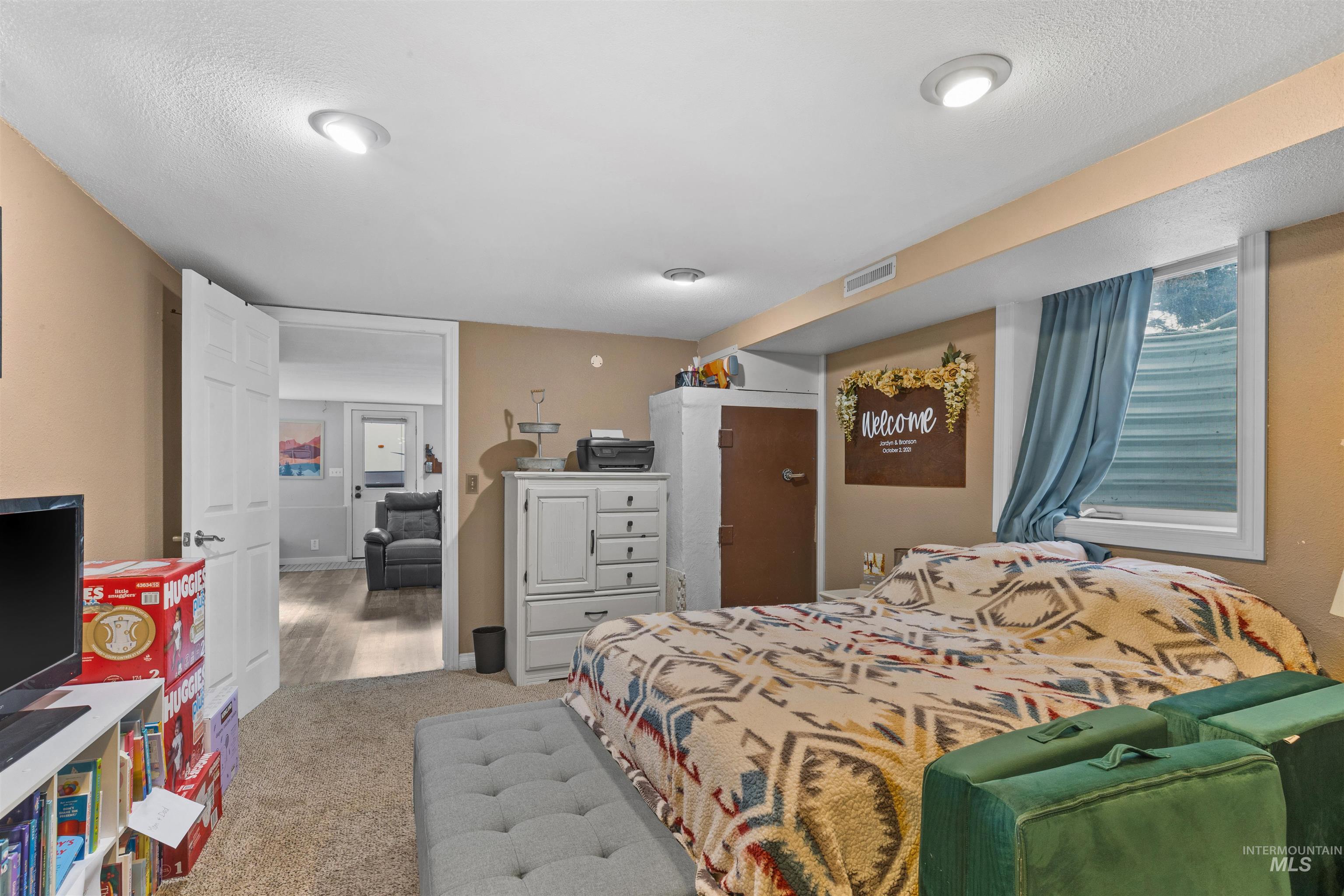 1736 Cedar Av