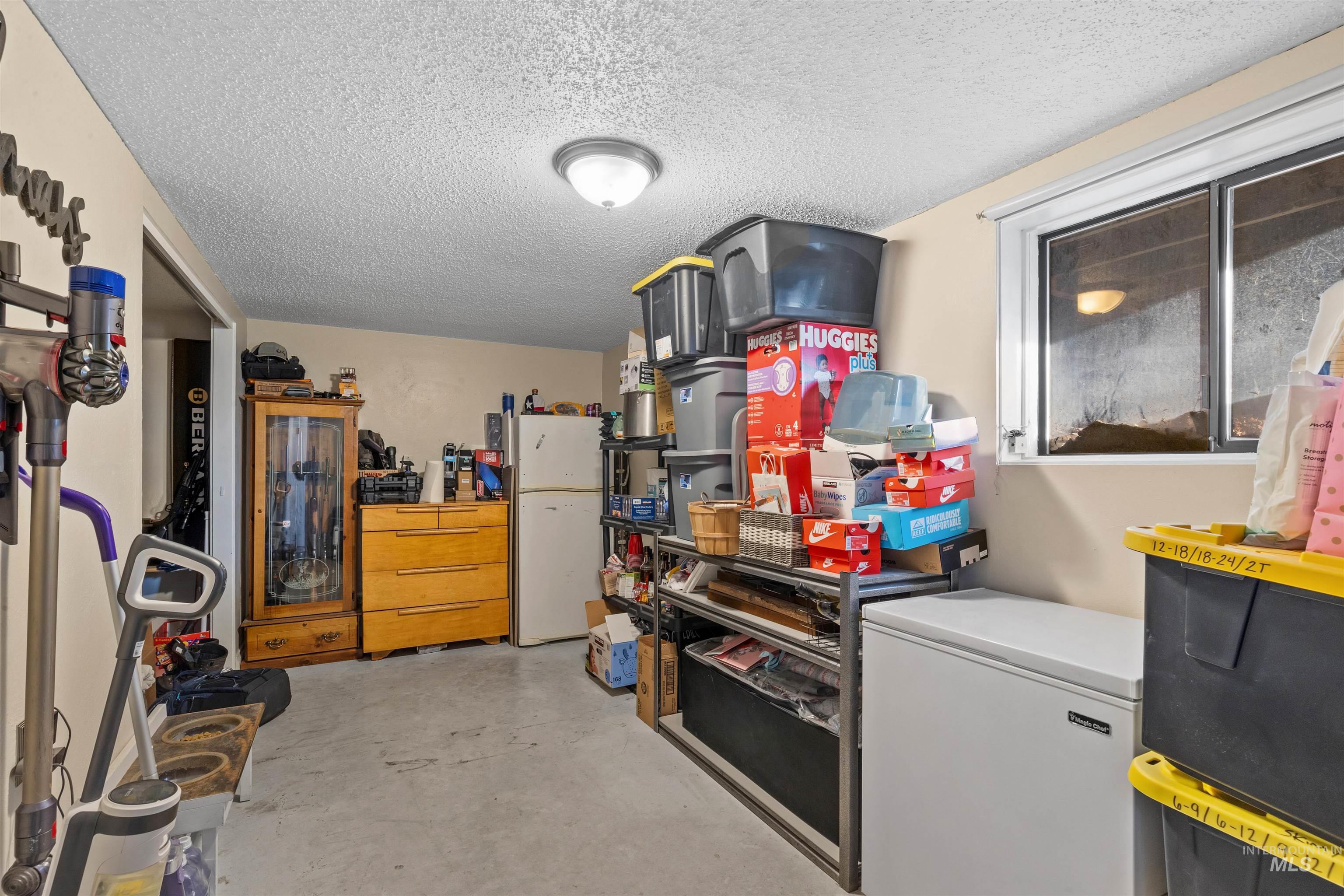 1736 Cedar Av