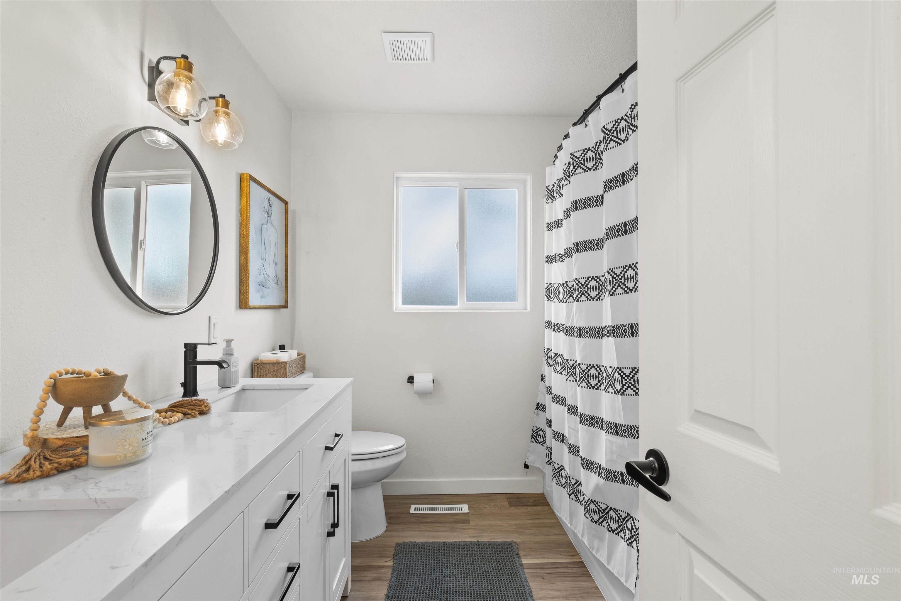 1736 Cedar Av