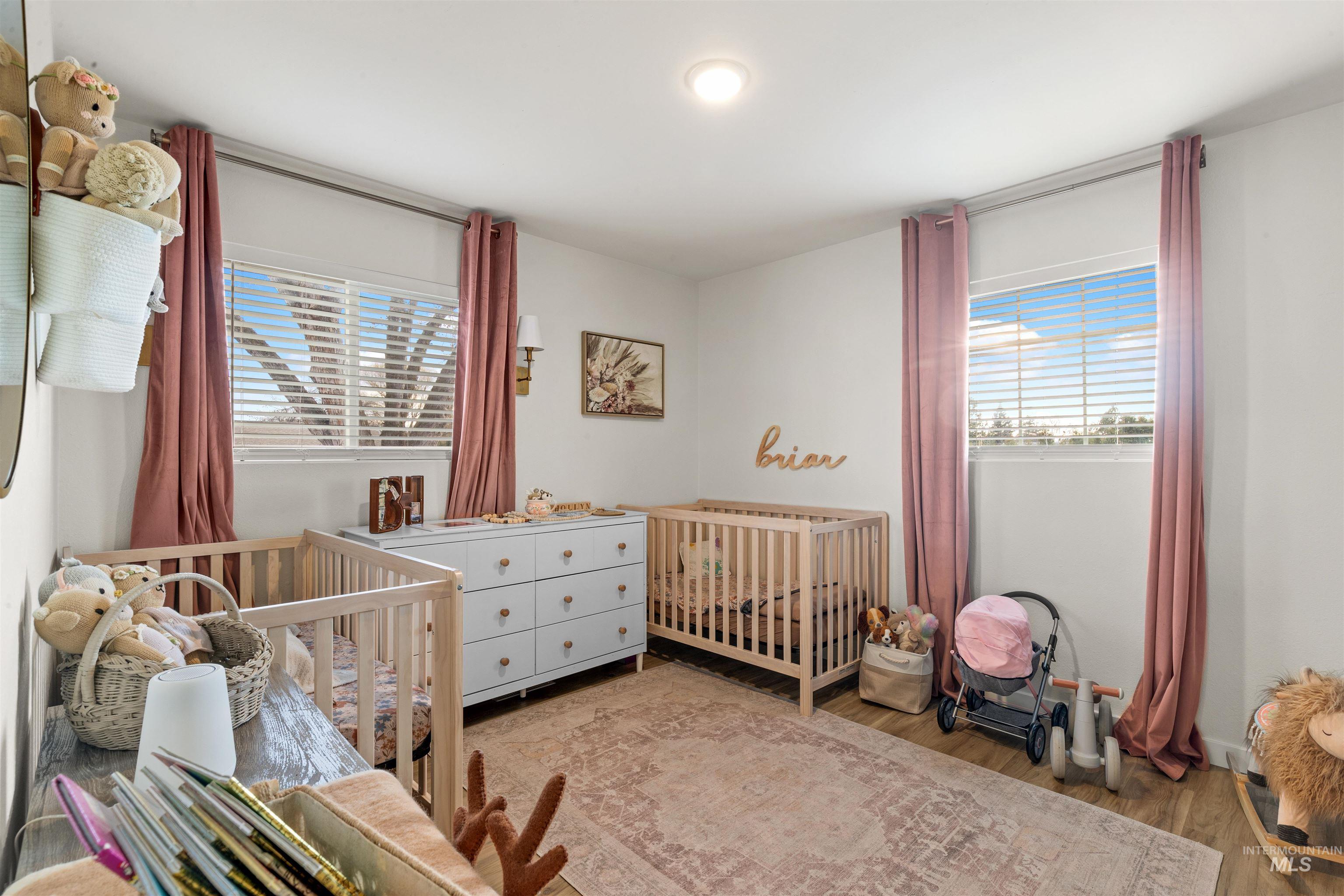 1736 Cedar Av