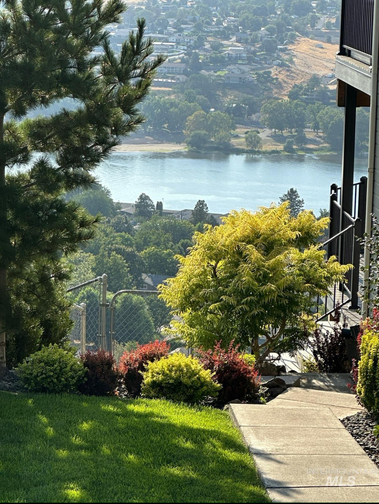 528 Crestline Circle Drive