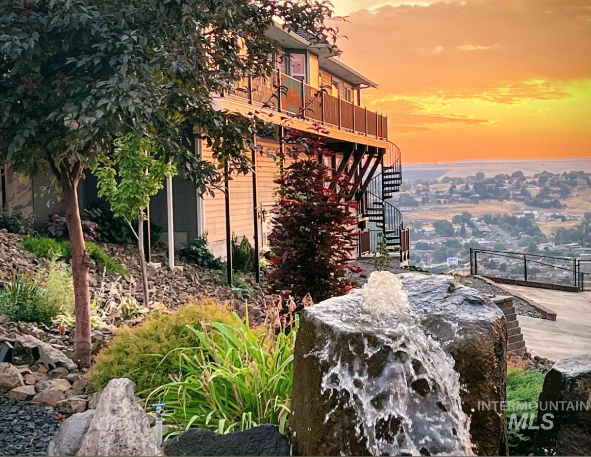 528 Crestline Circle Drive