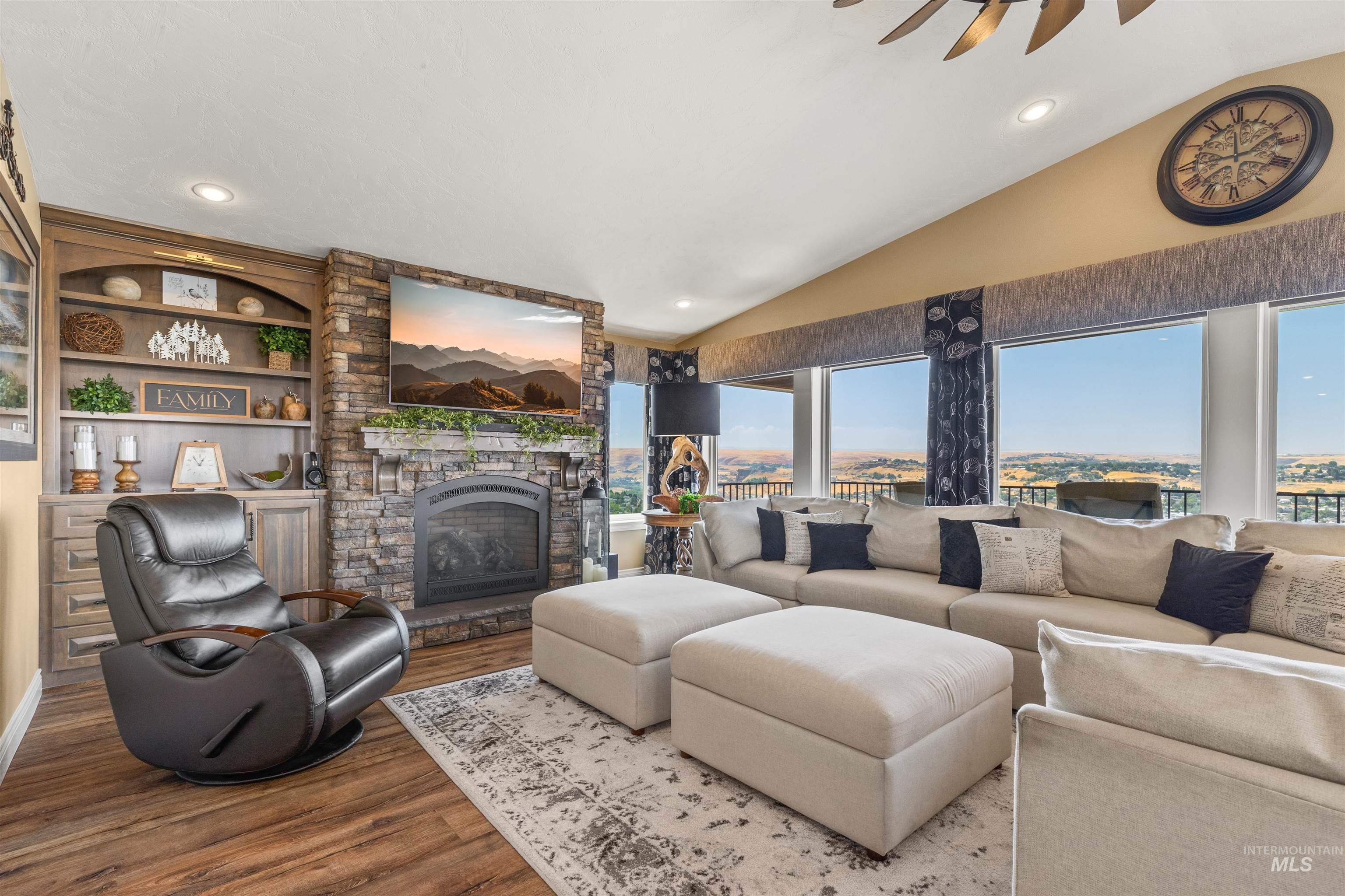 528 Crestline Circle Drive