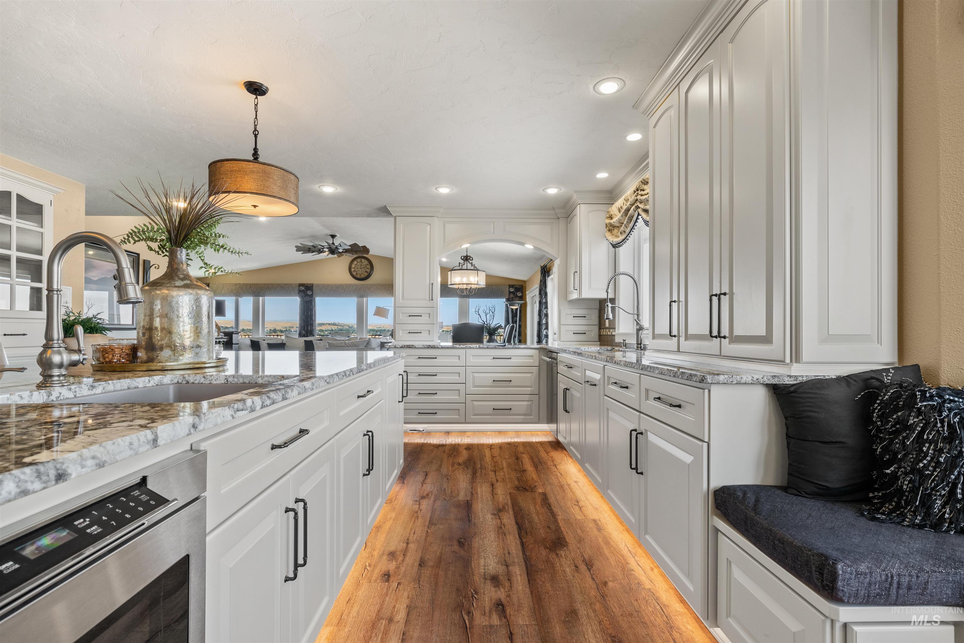 528 Crestline Circle Drive