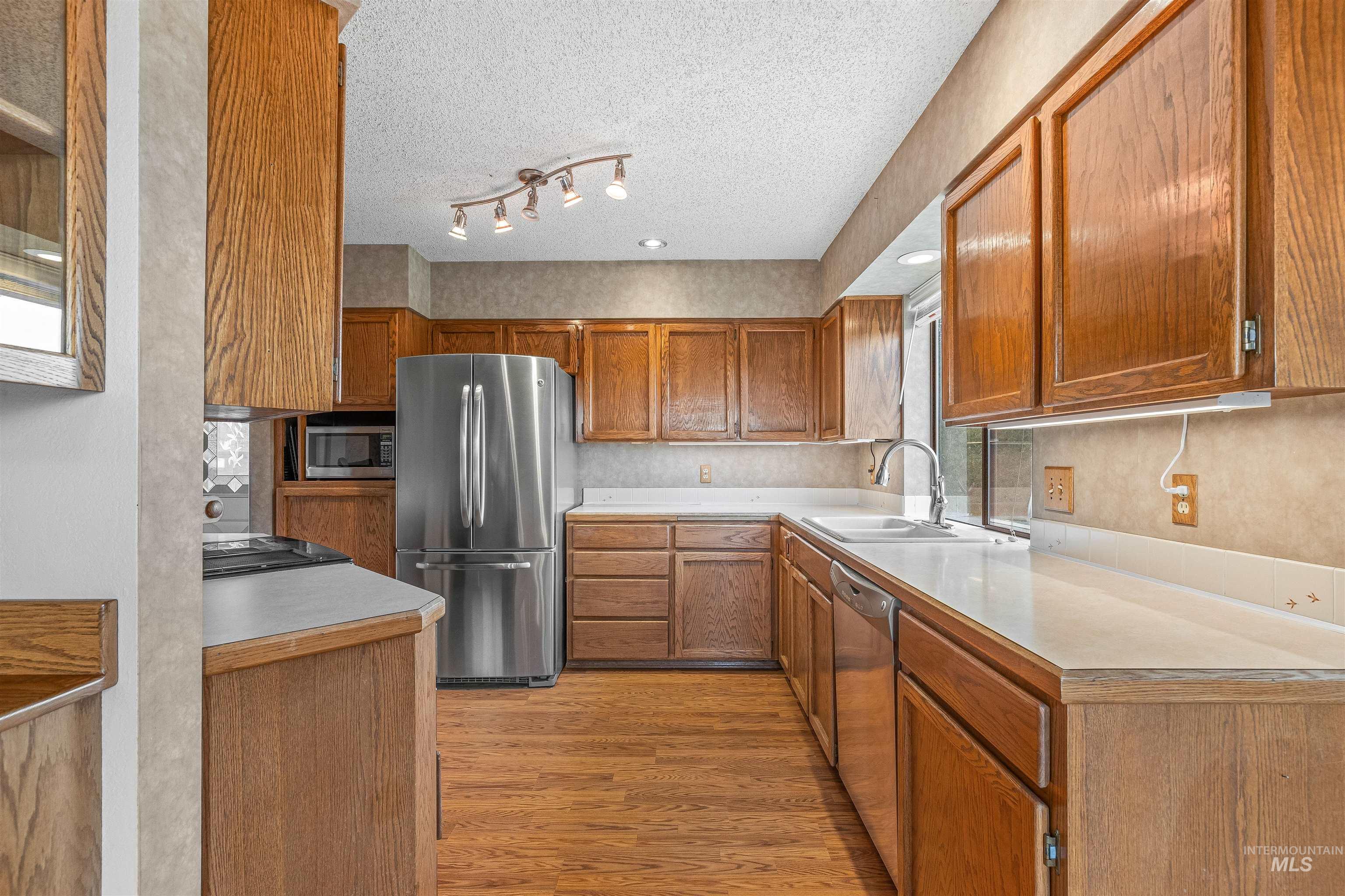 2566 Grandview Drive