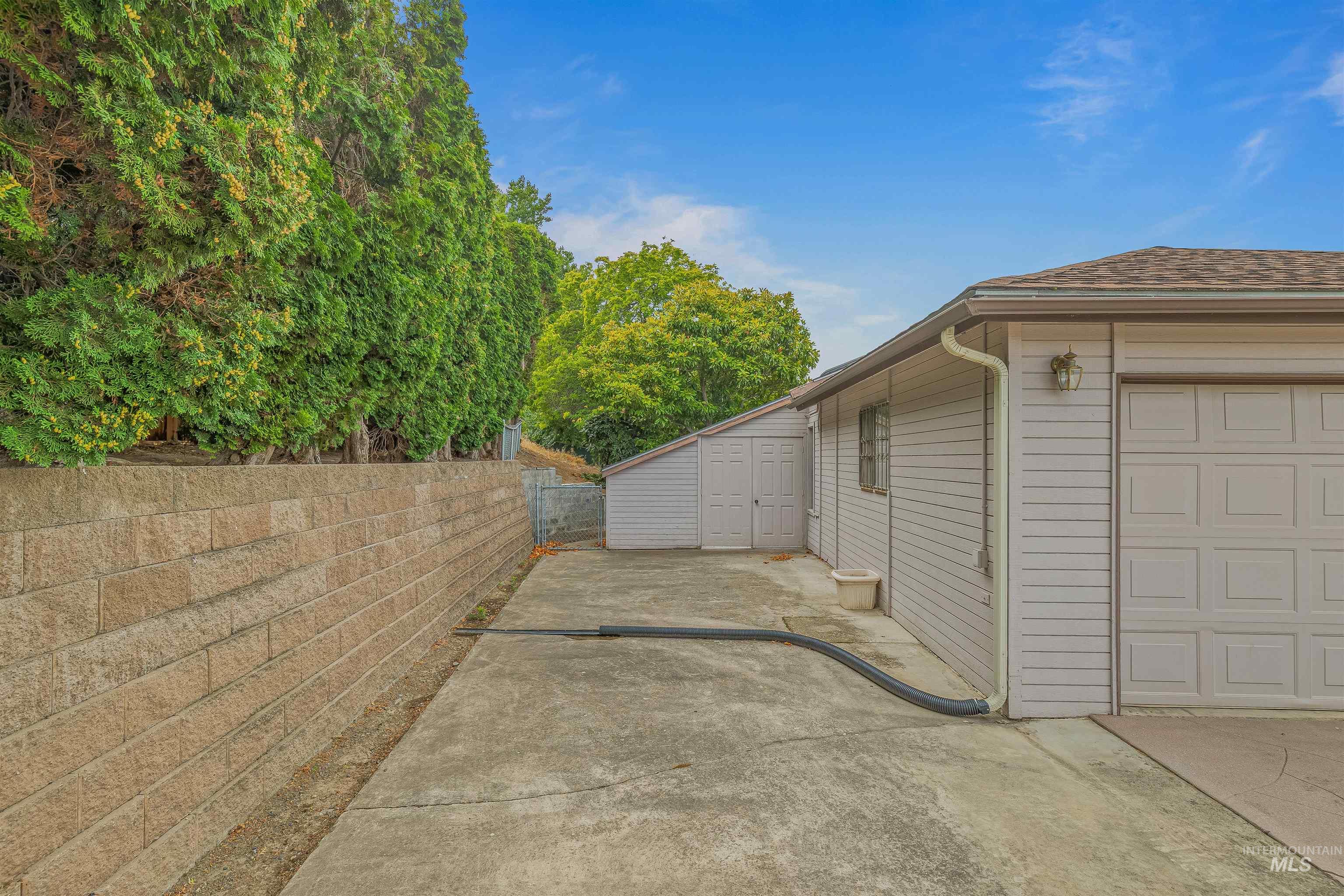 2566 Grandview Drive