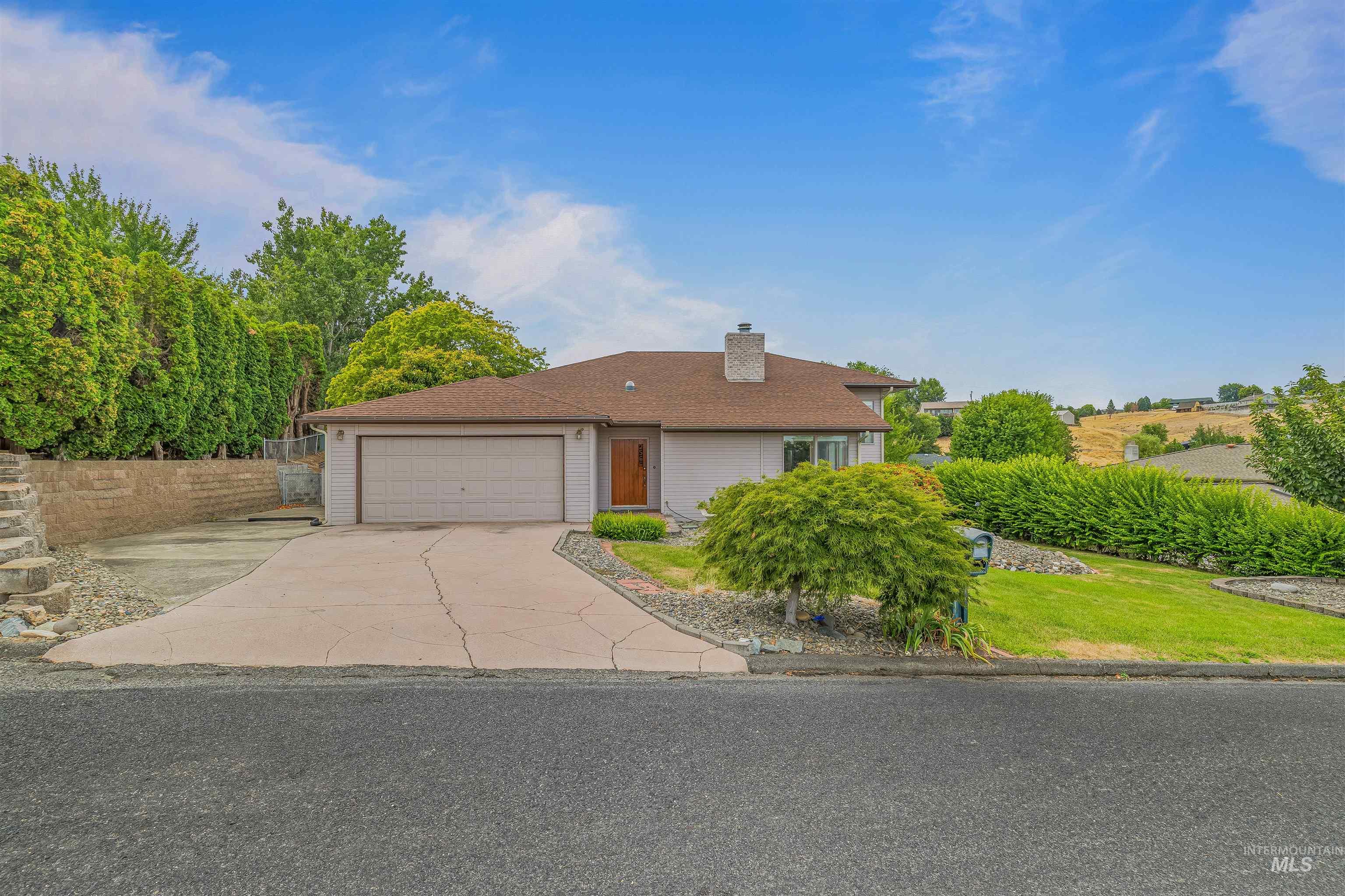 2566 Grandview Drive