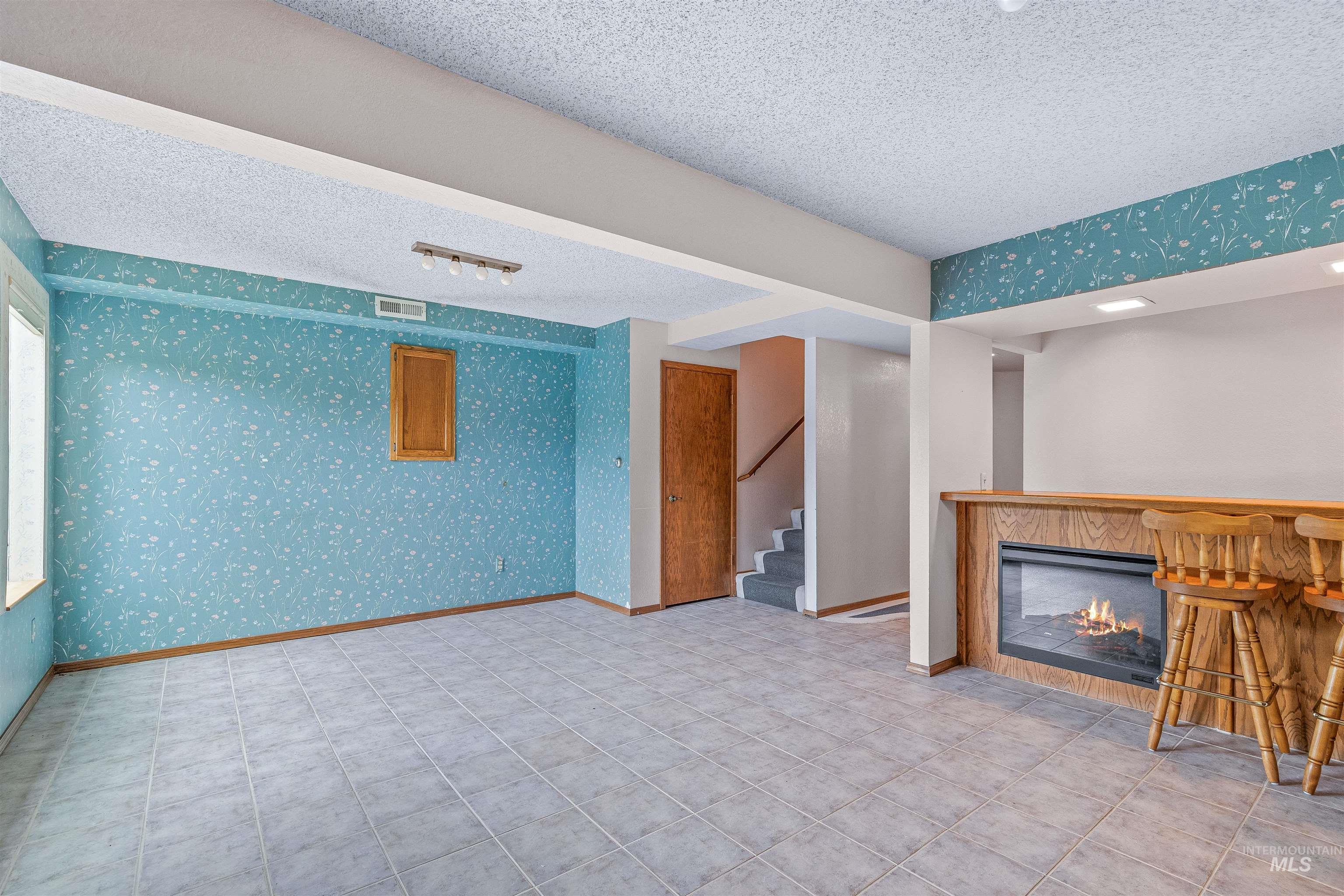 2566 Grandview Drive