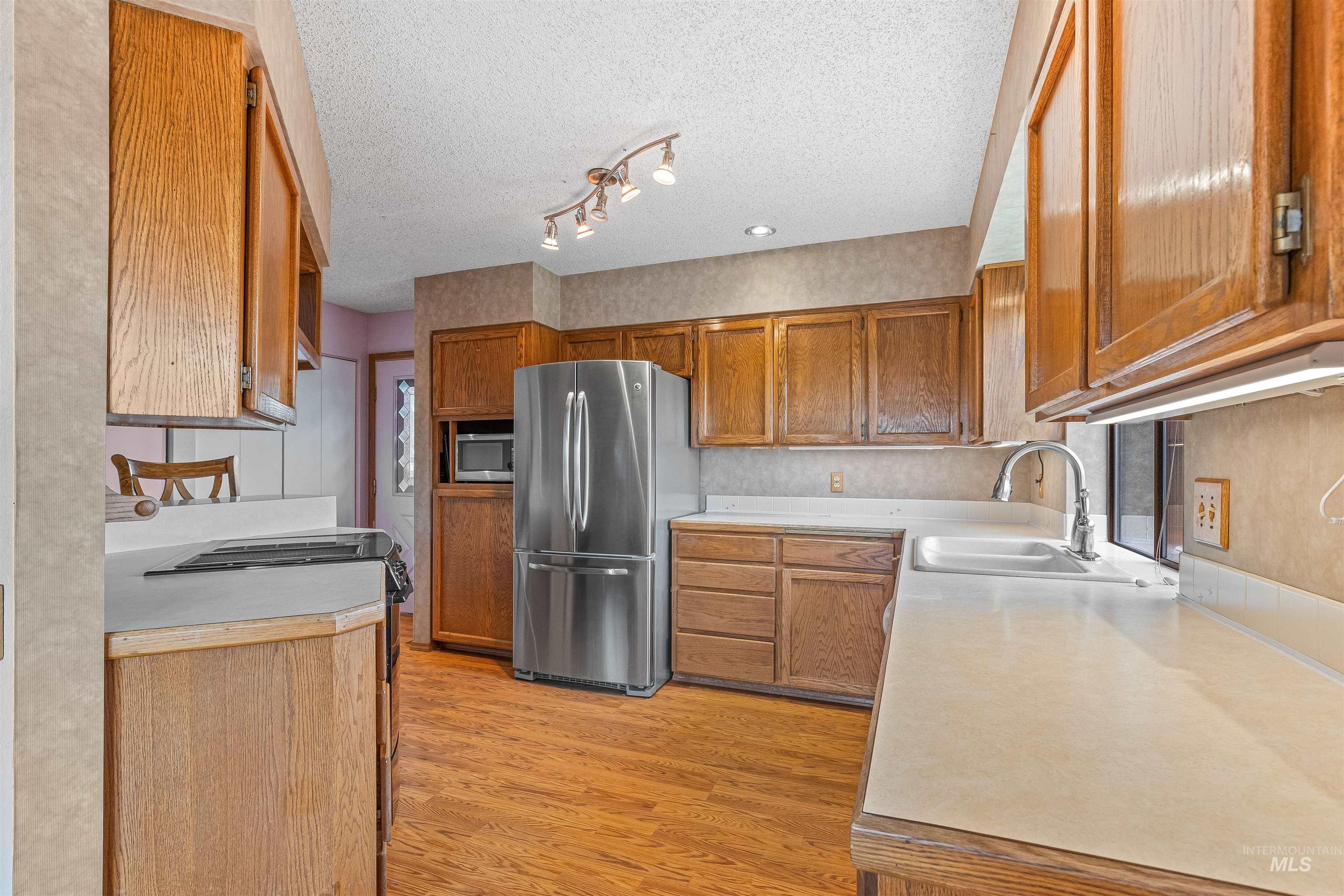 2566 Grandview Drive