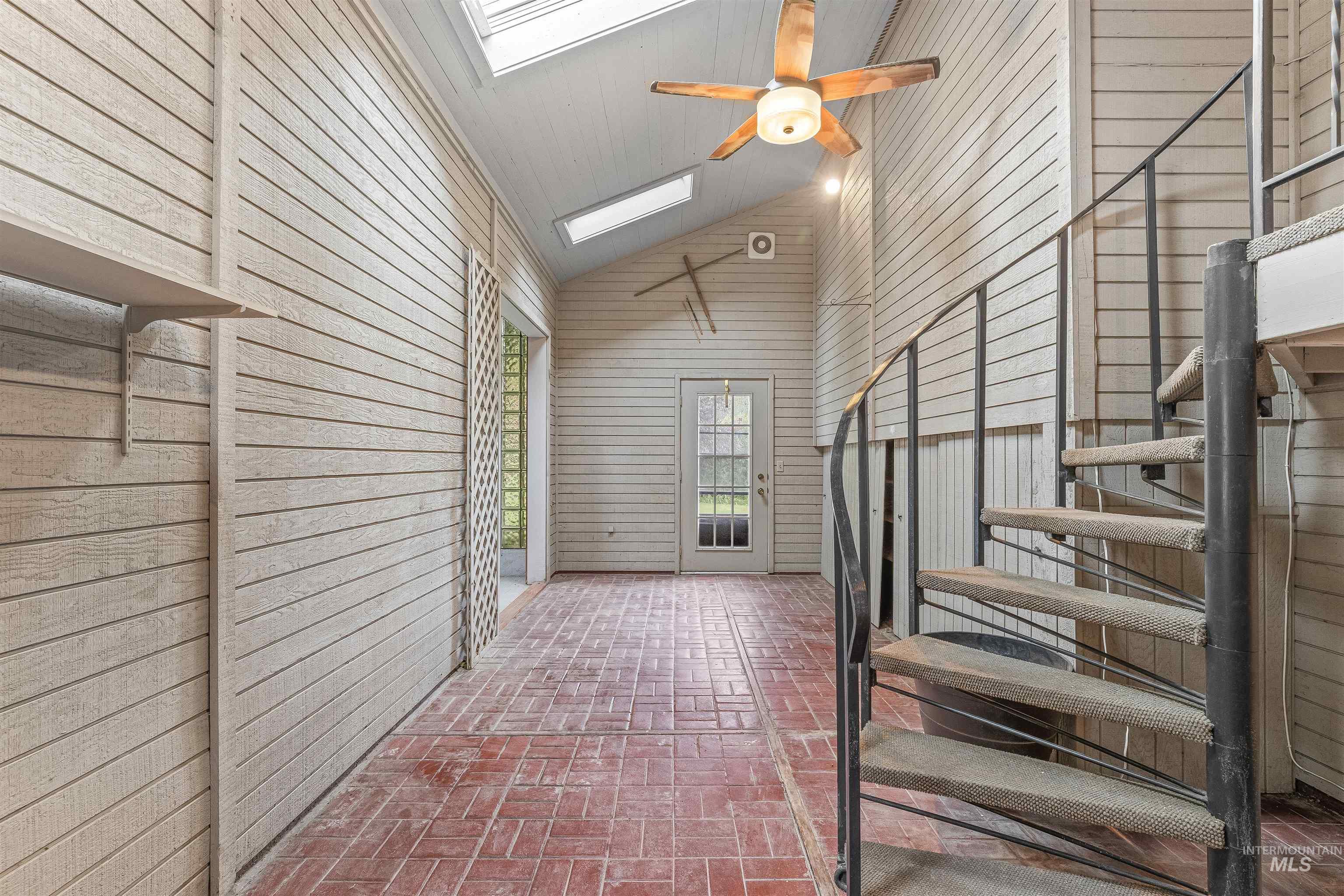 2566 Grandview Drive