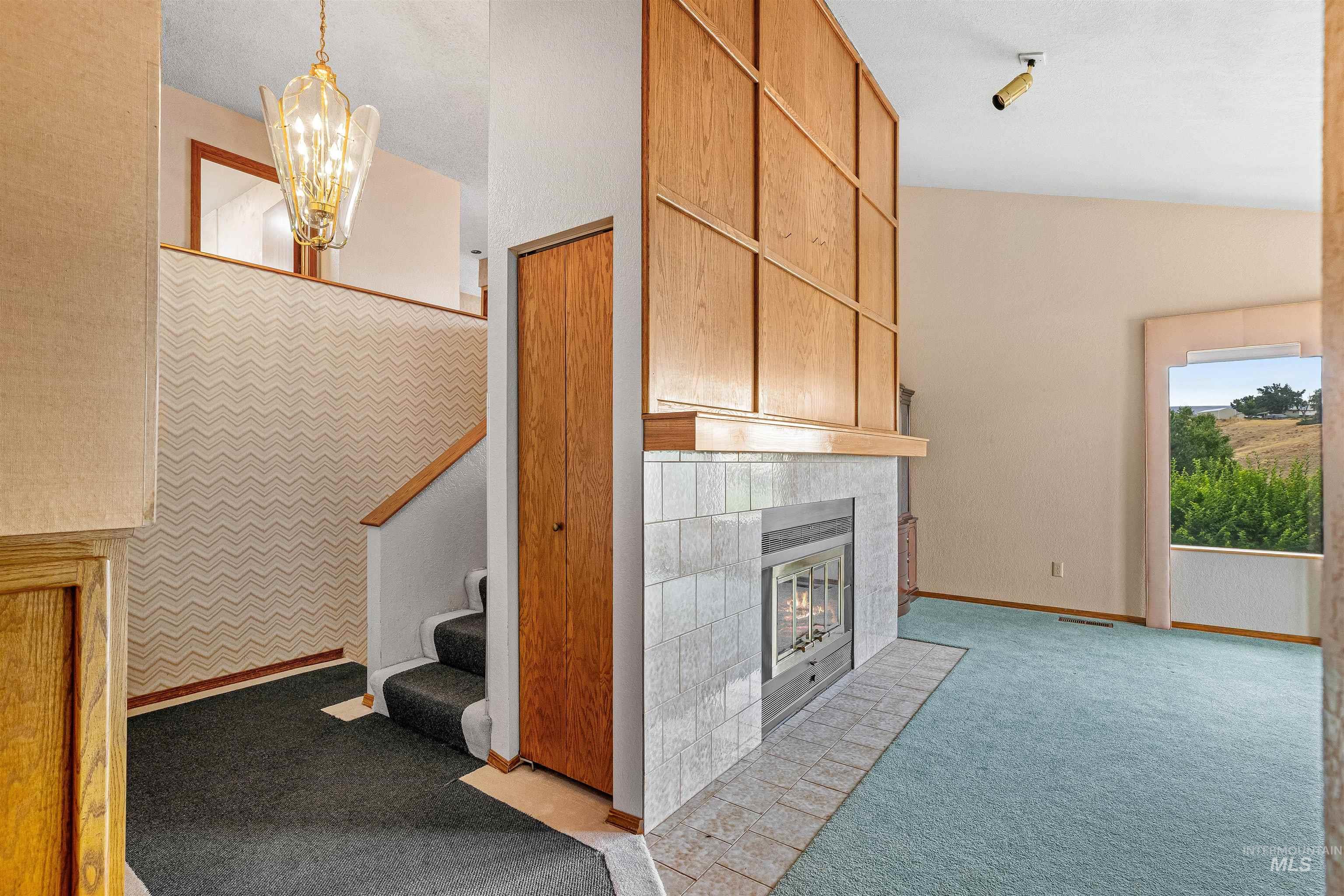 2566 Grandview Drive
