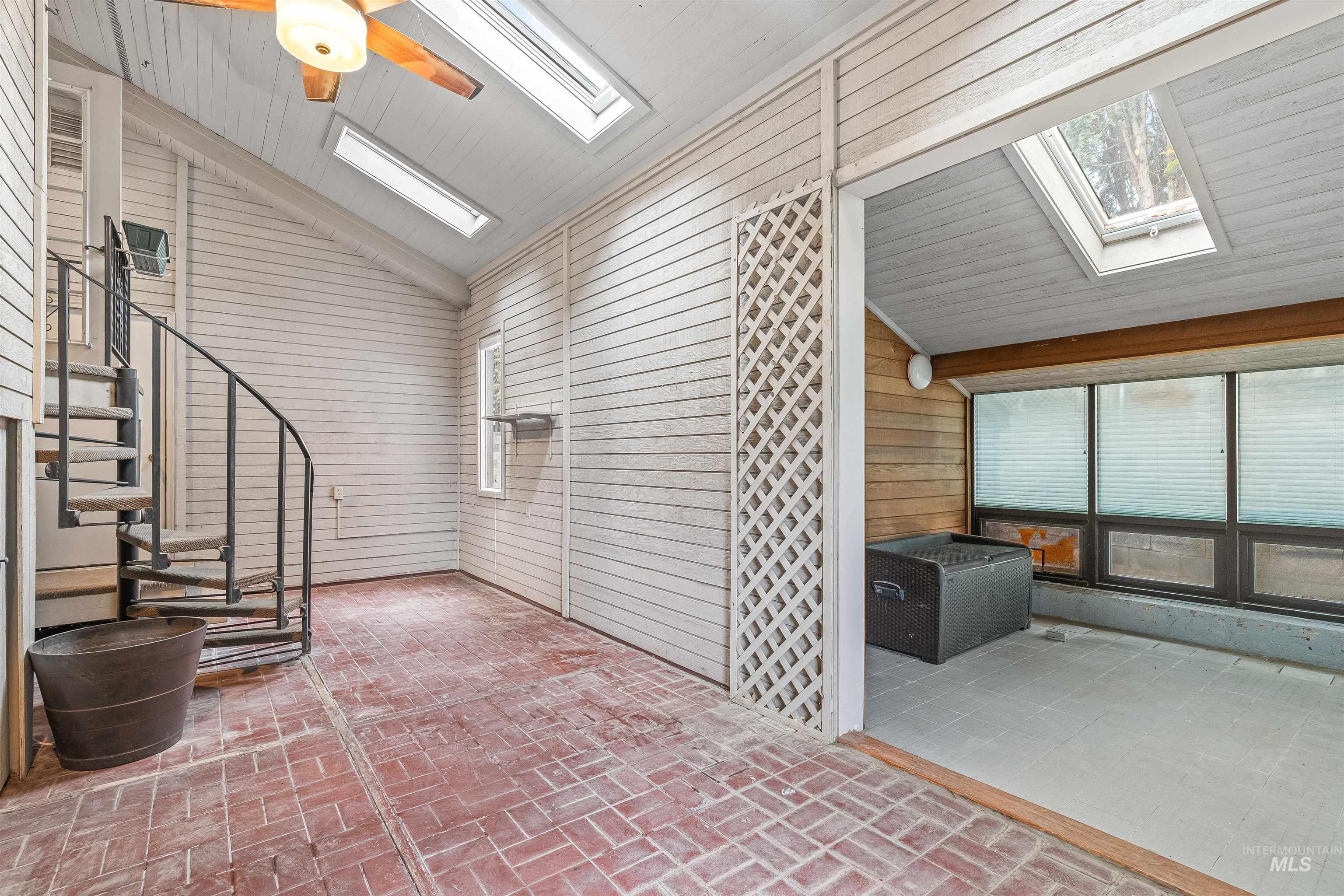 2566 Grandview Drive