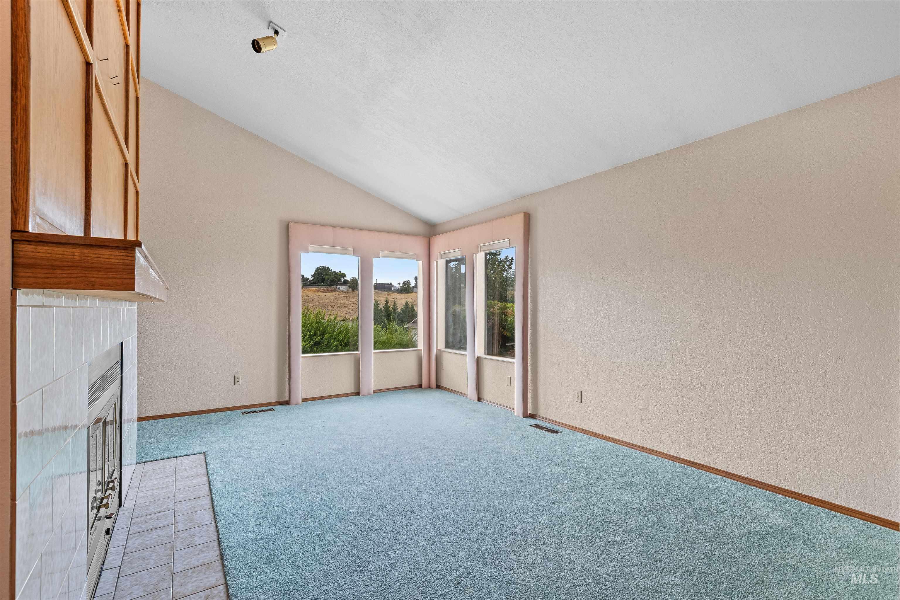 2566 Grandview Drive