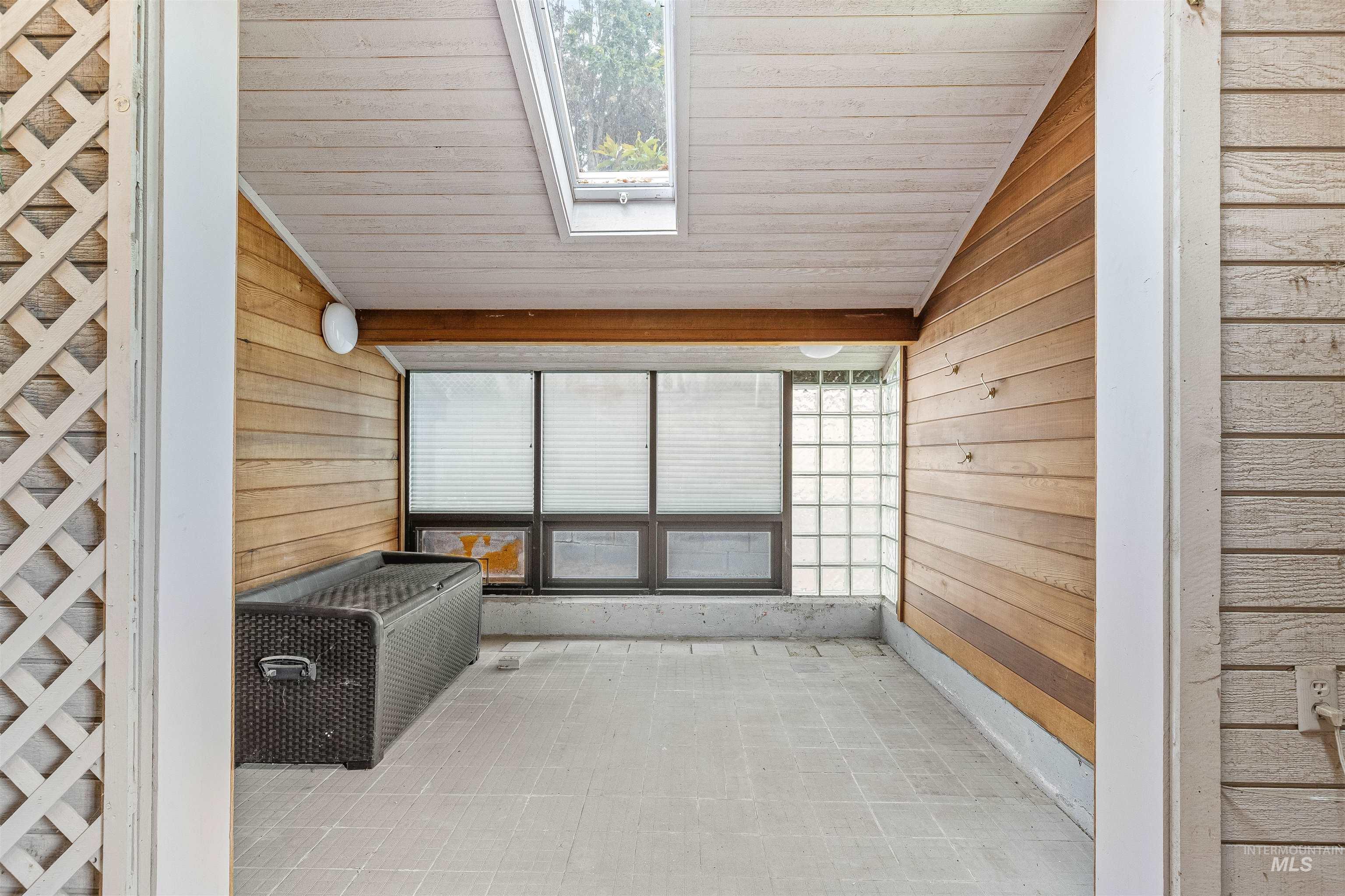 2566 Grandview Drive