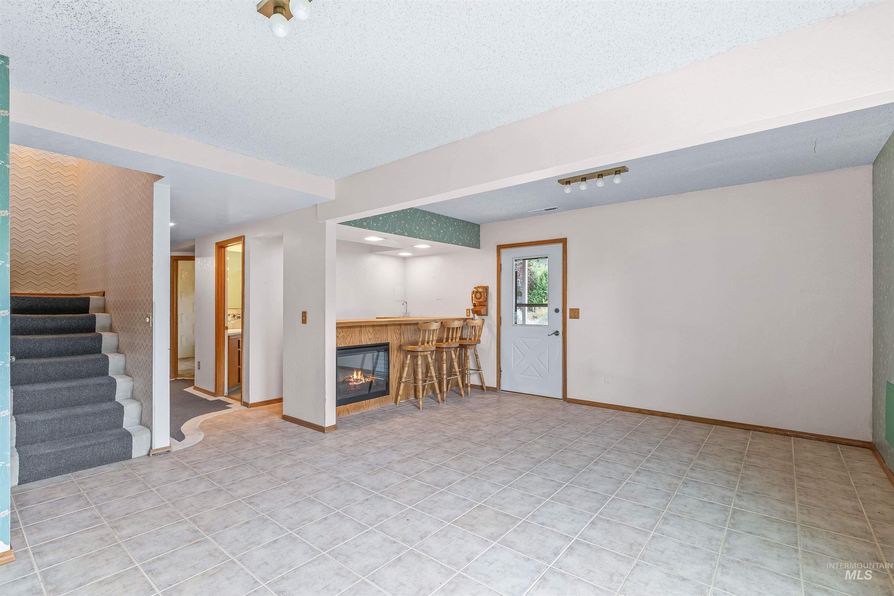 2566 Grandview Drive