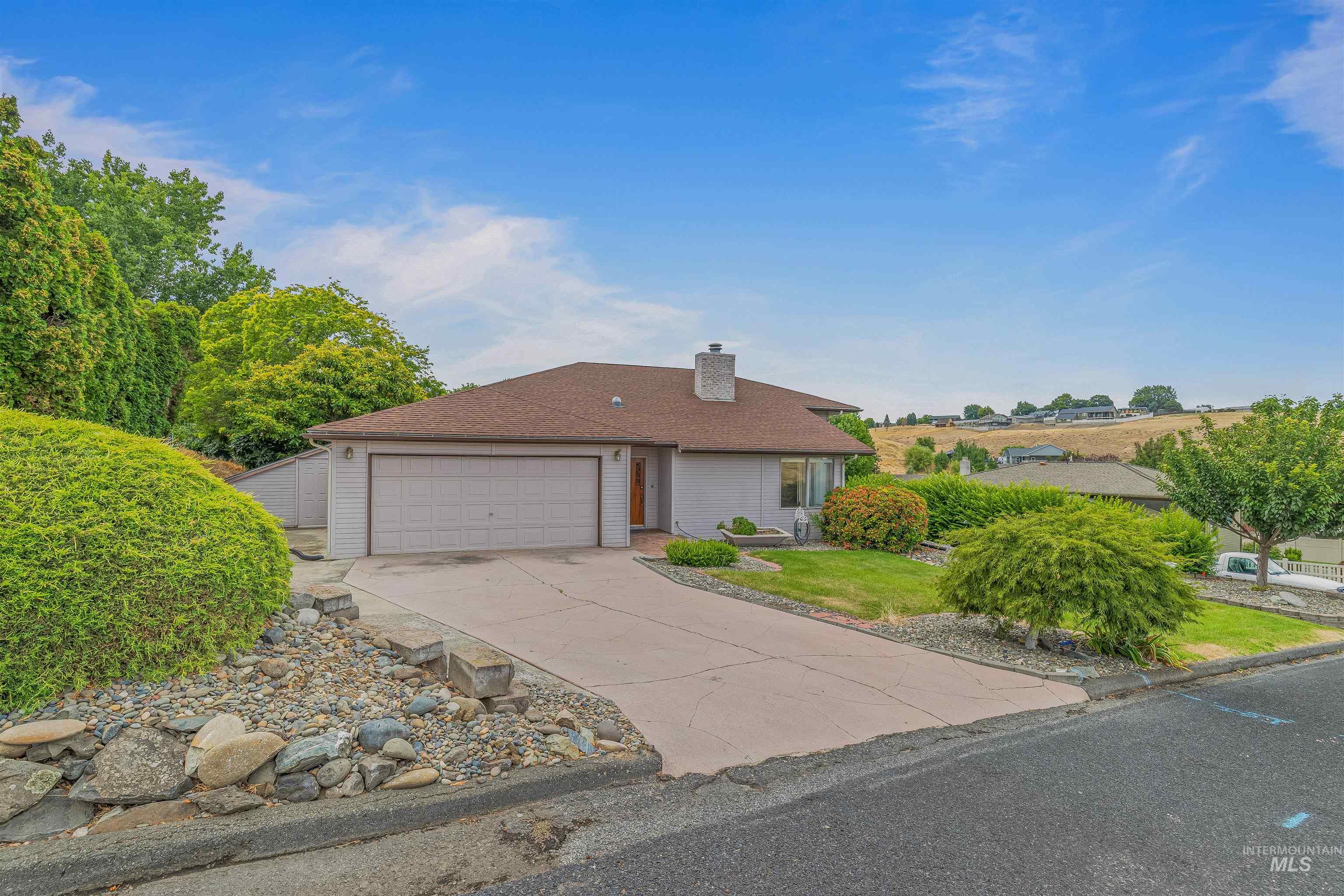2566 Grandview Drive