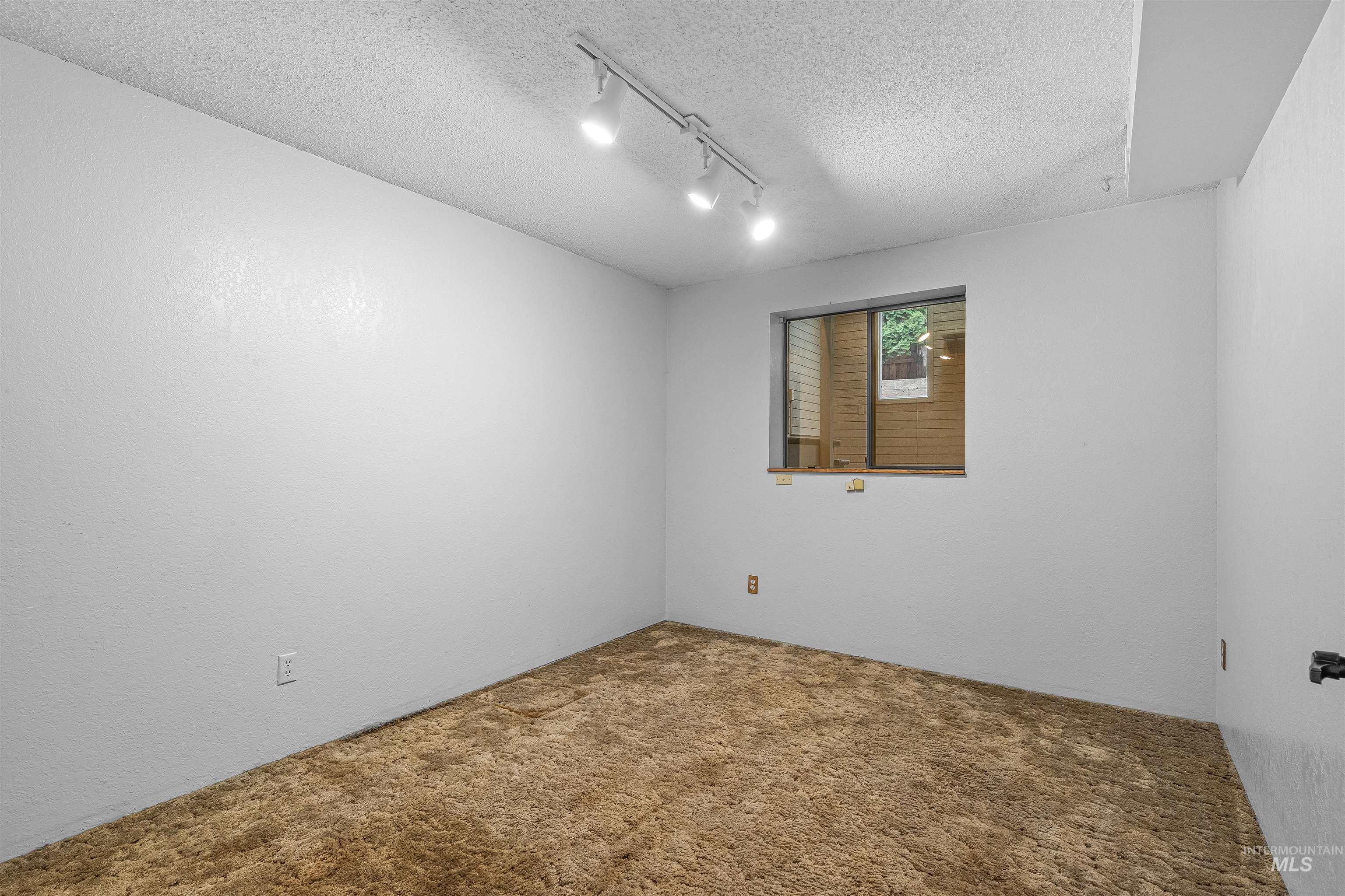2566 Grandview Drive