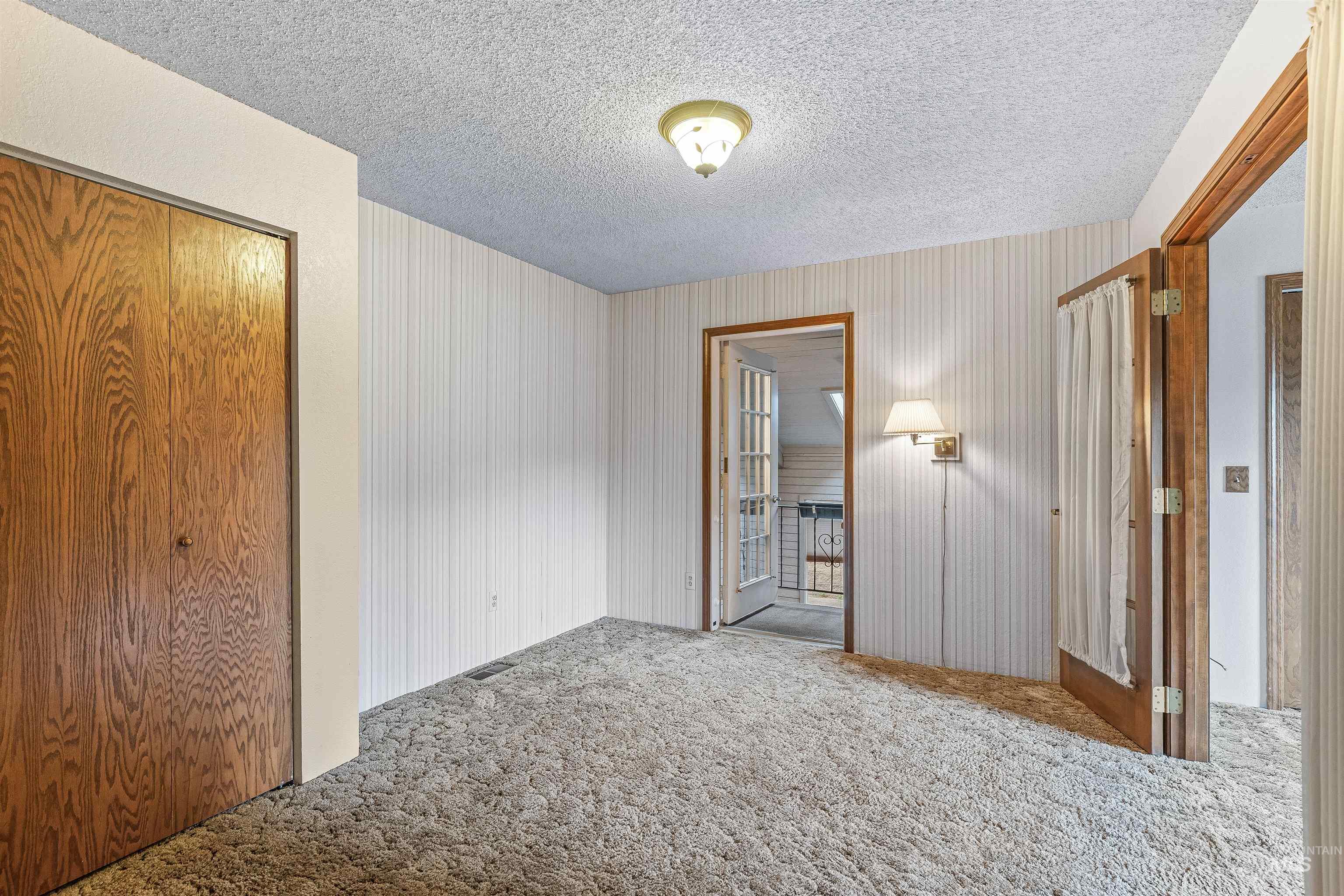 2566 Grandview Drive
