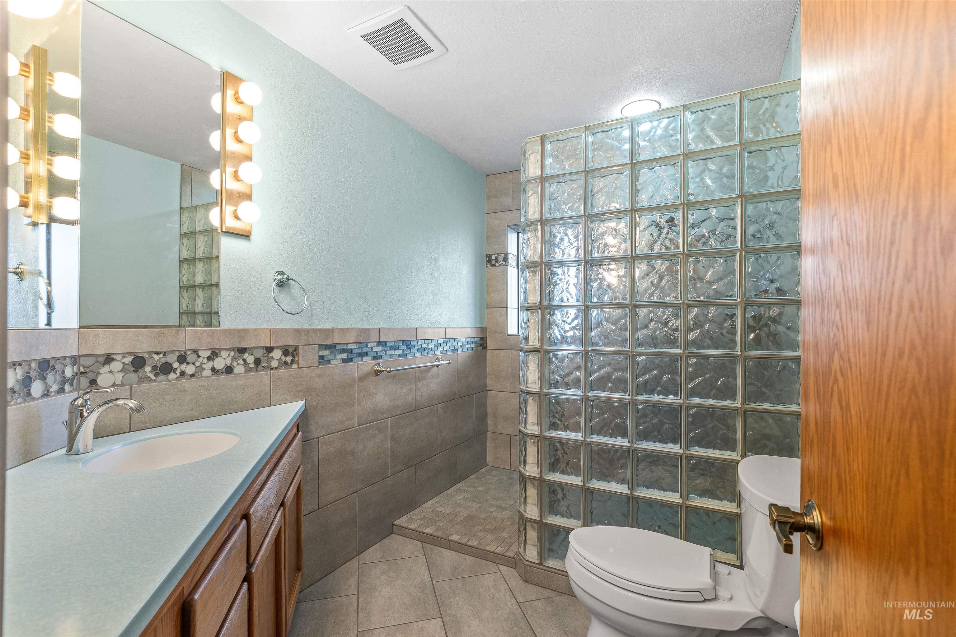 2566 Grandview Drive