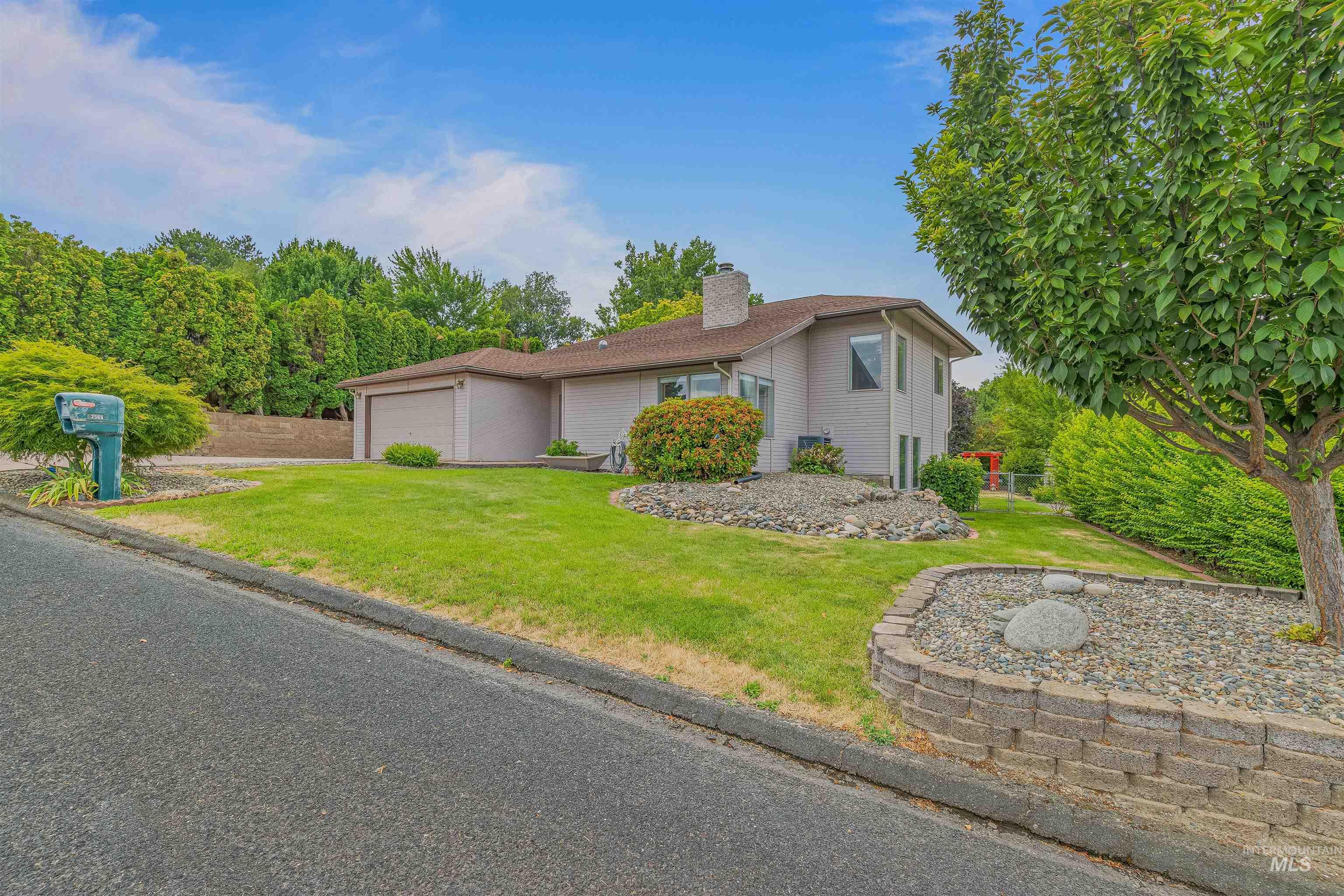 2566 Grandview Drive