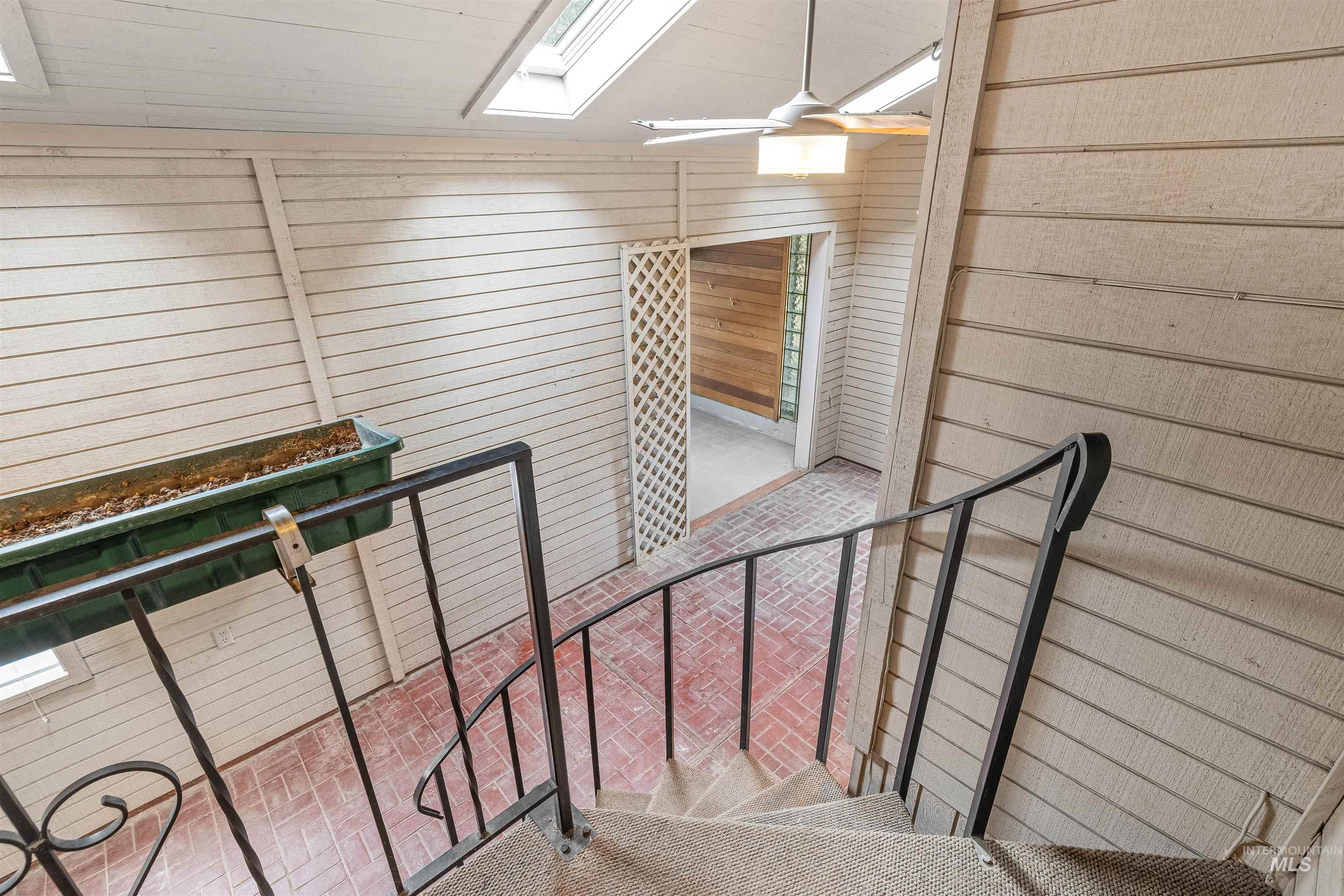 2566 Grandview Drive