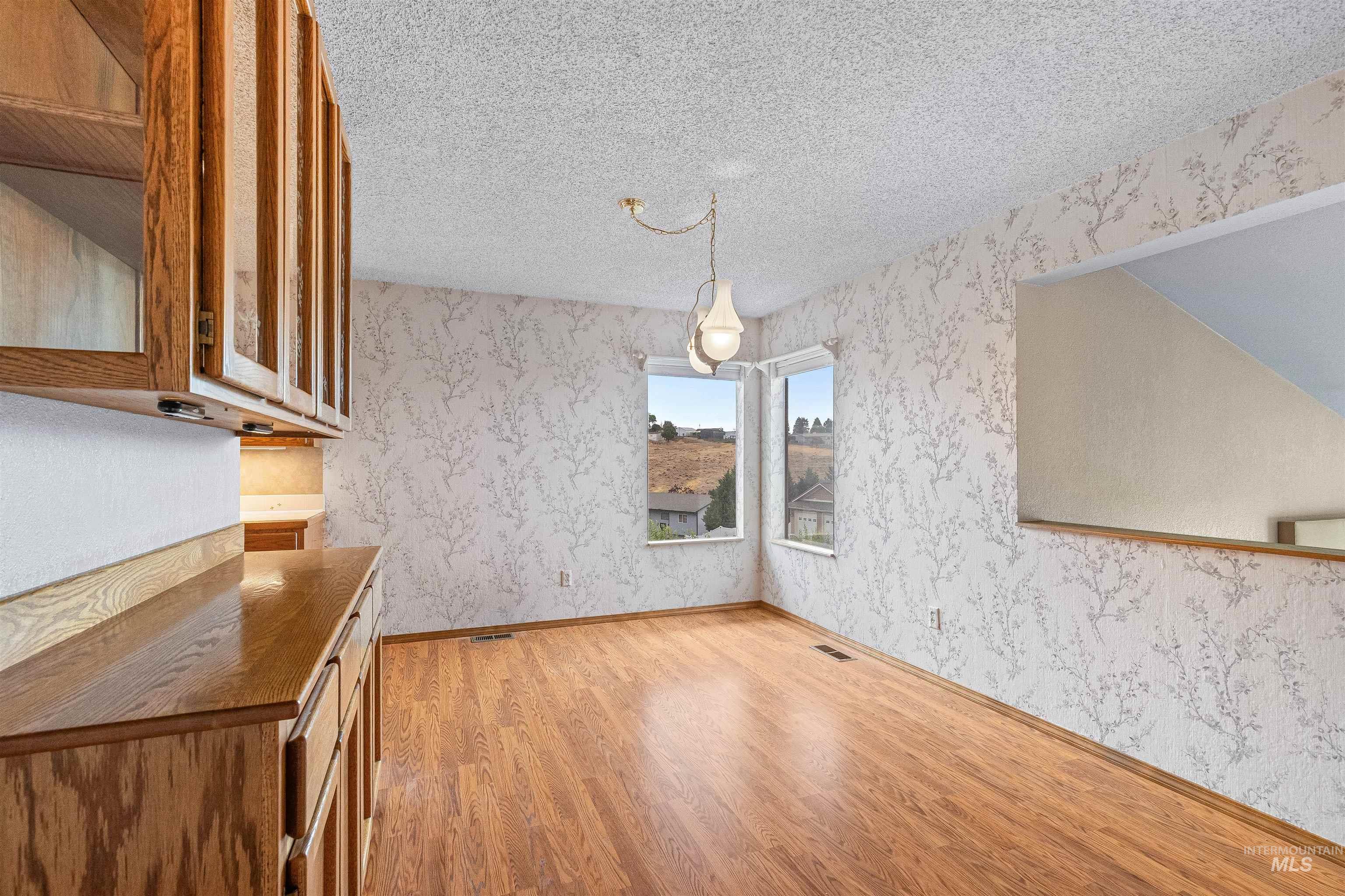 2566 Grandview Drive