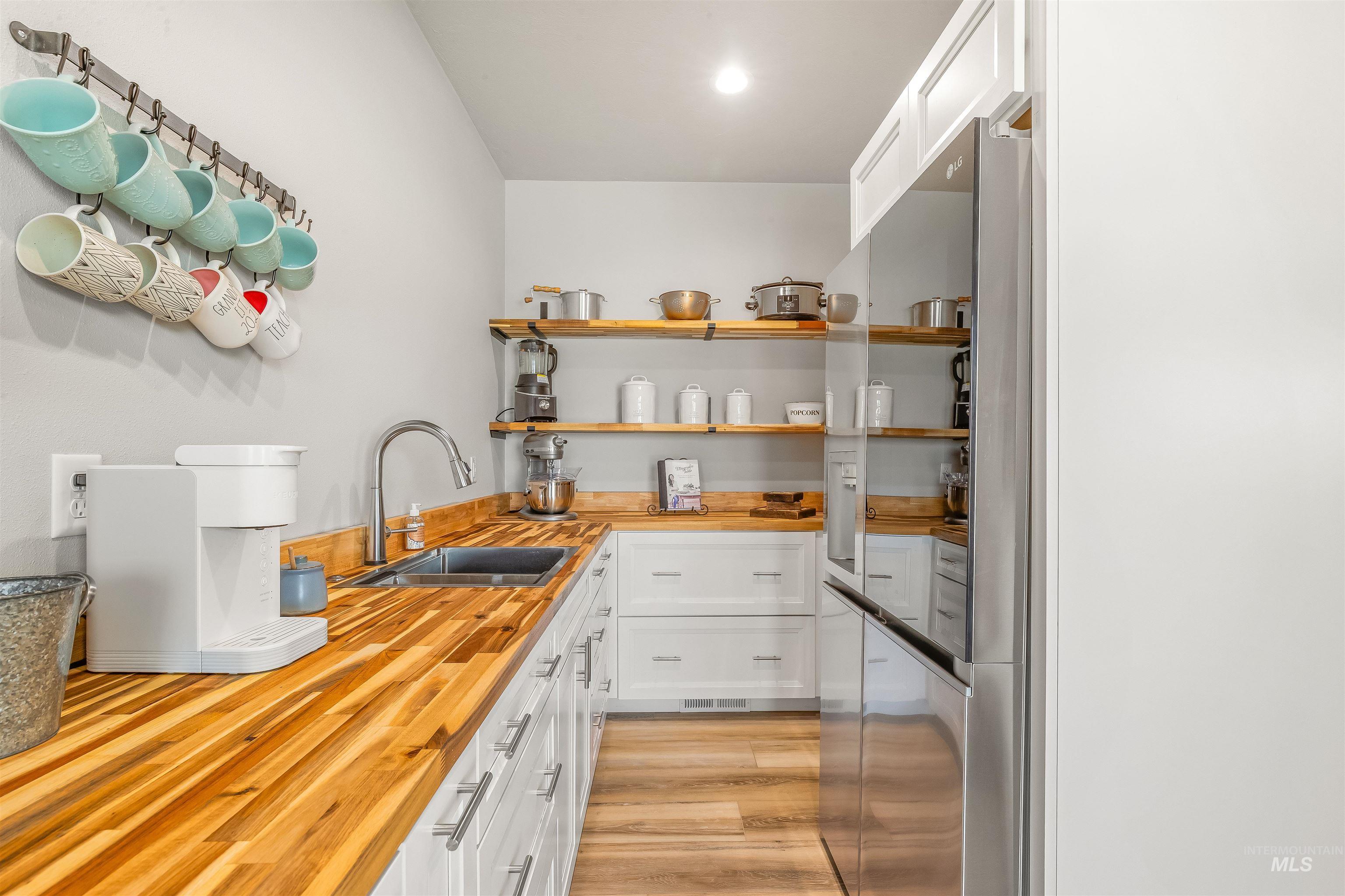 2044 Vinifera Boulevard