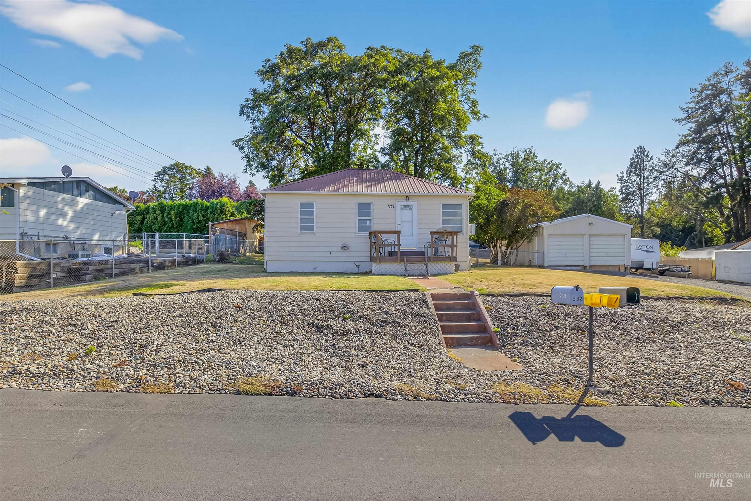 332 Vista Ave.