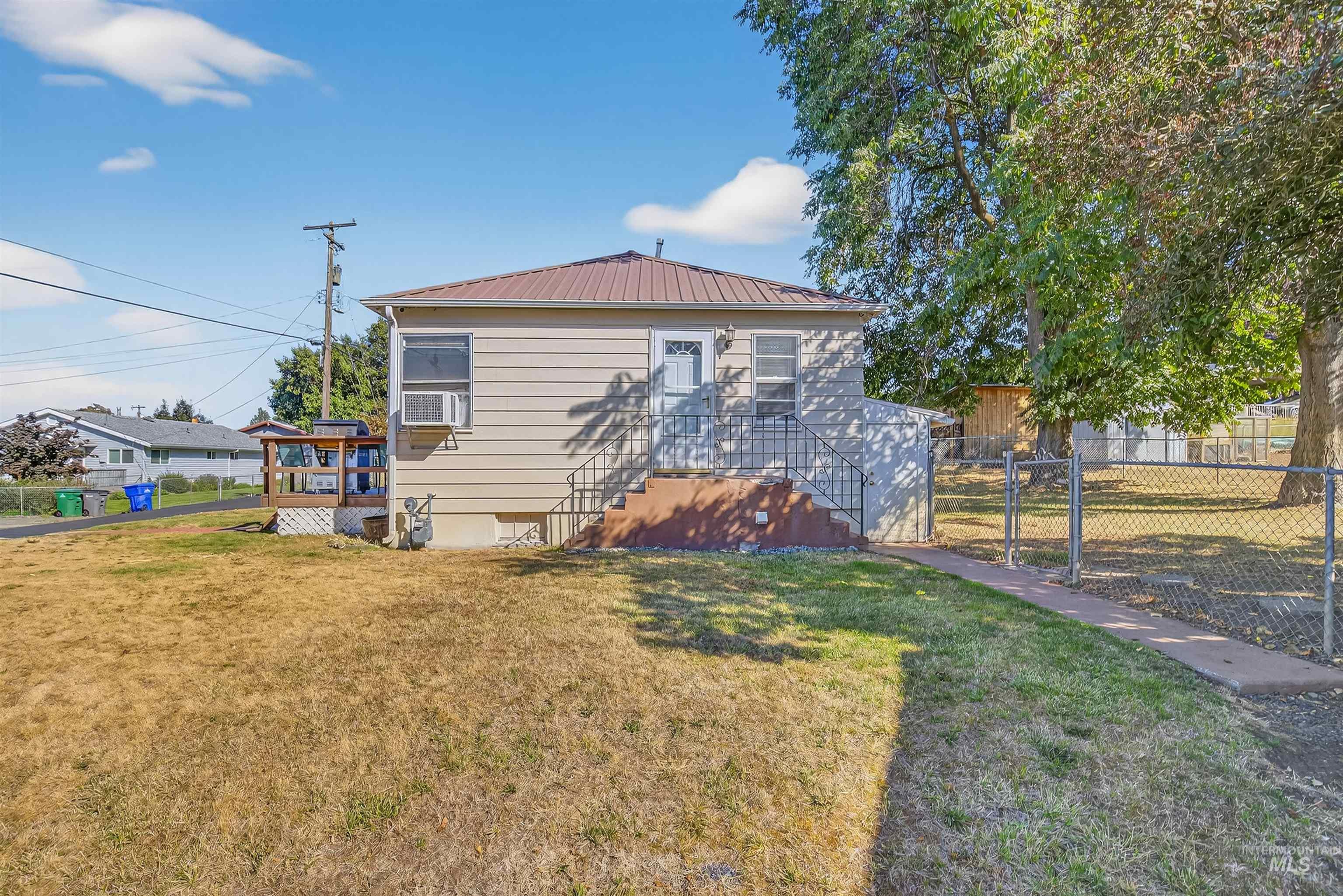 332 Vista Ave.