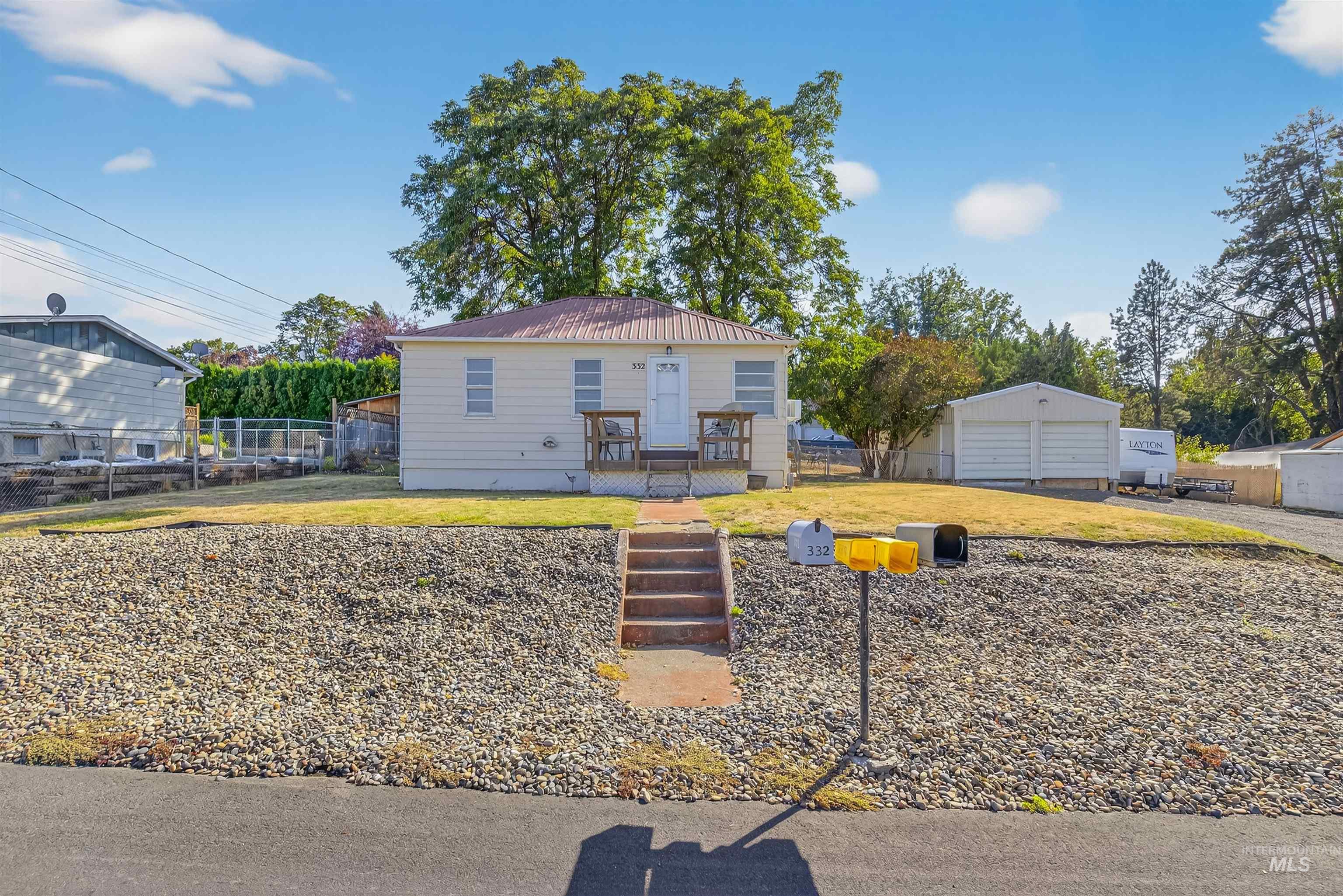 332 Vista Ave.