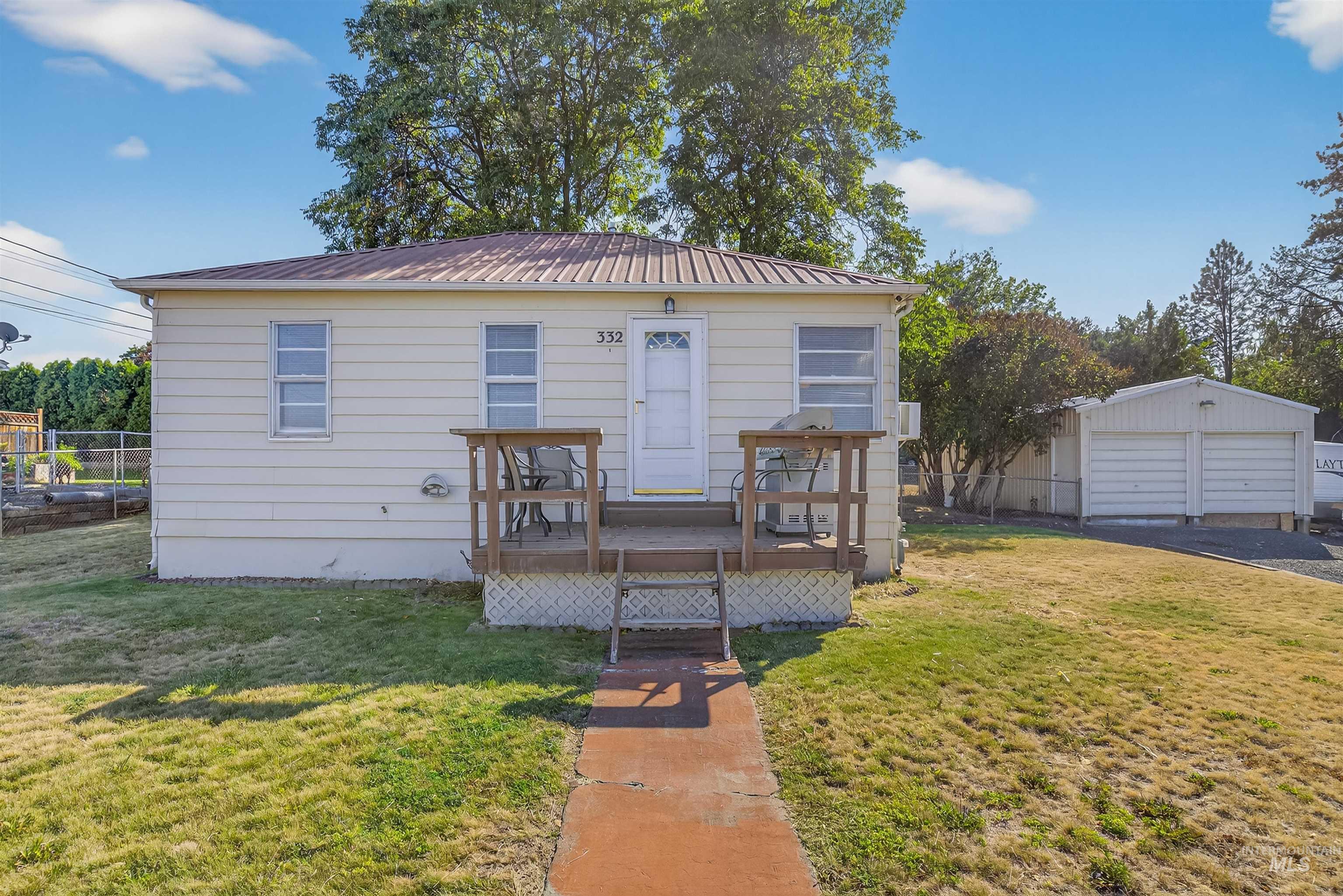 332 Vista Ave.