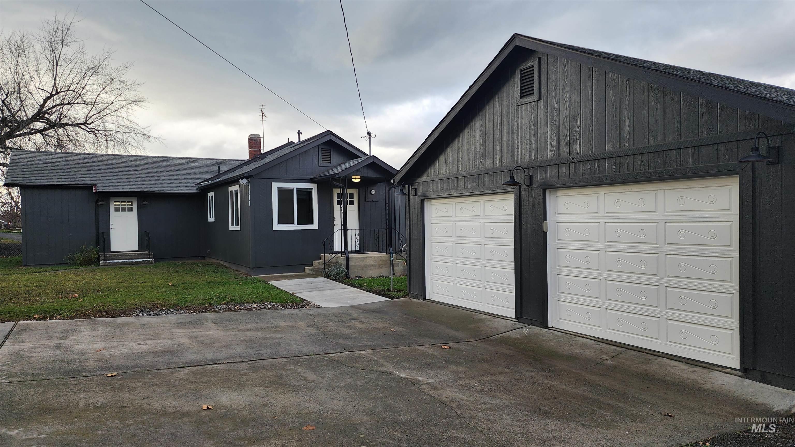 1611 Grelle Ave