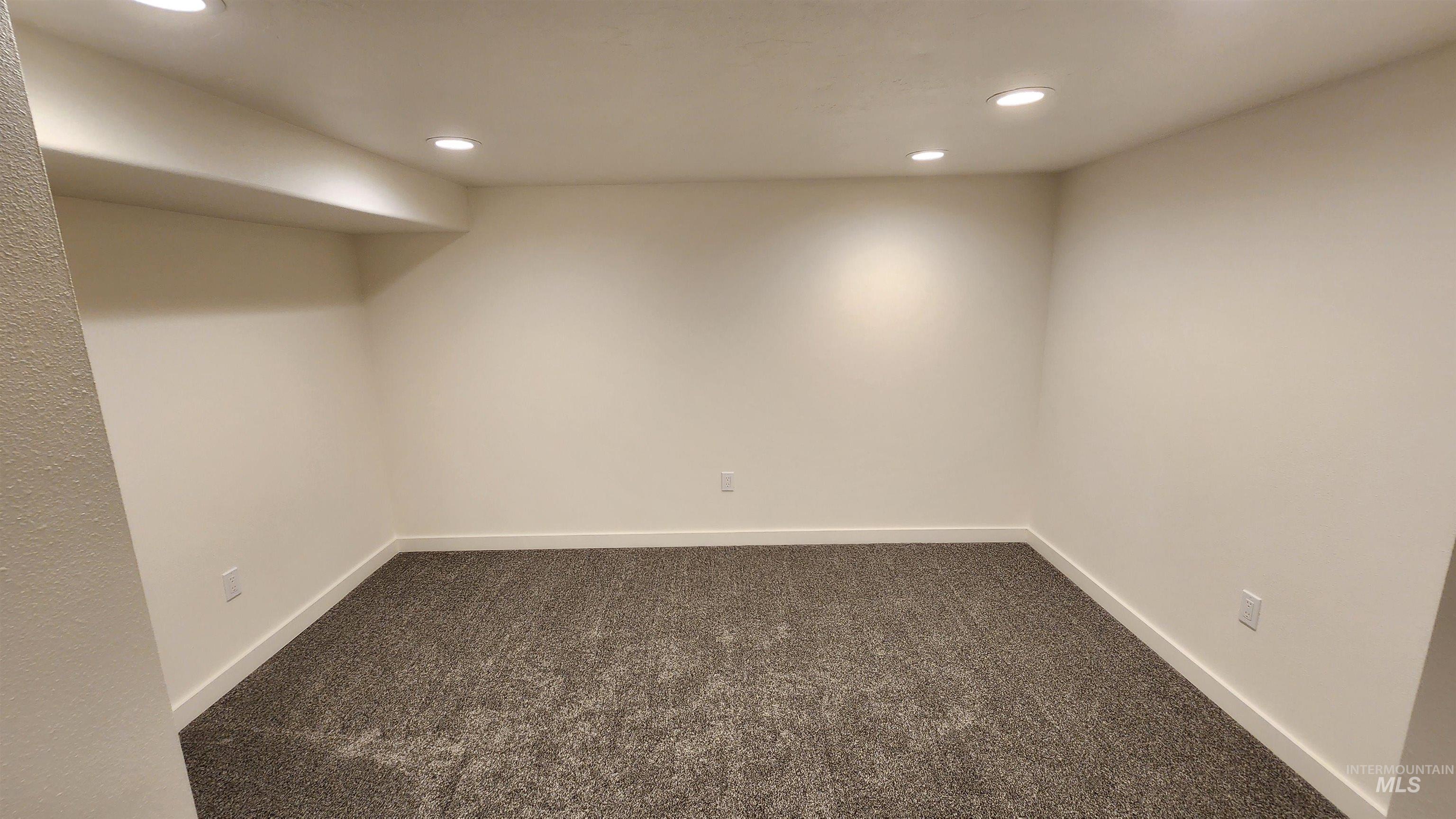 1611 Grelle Ave