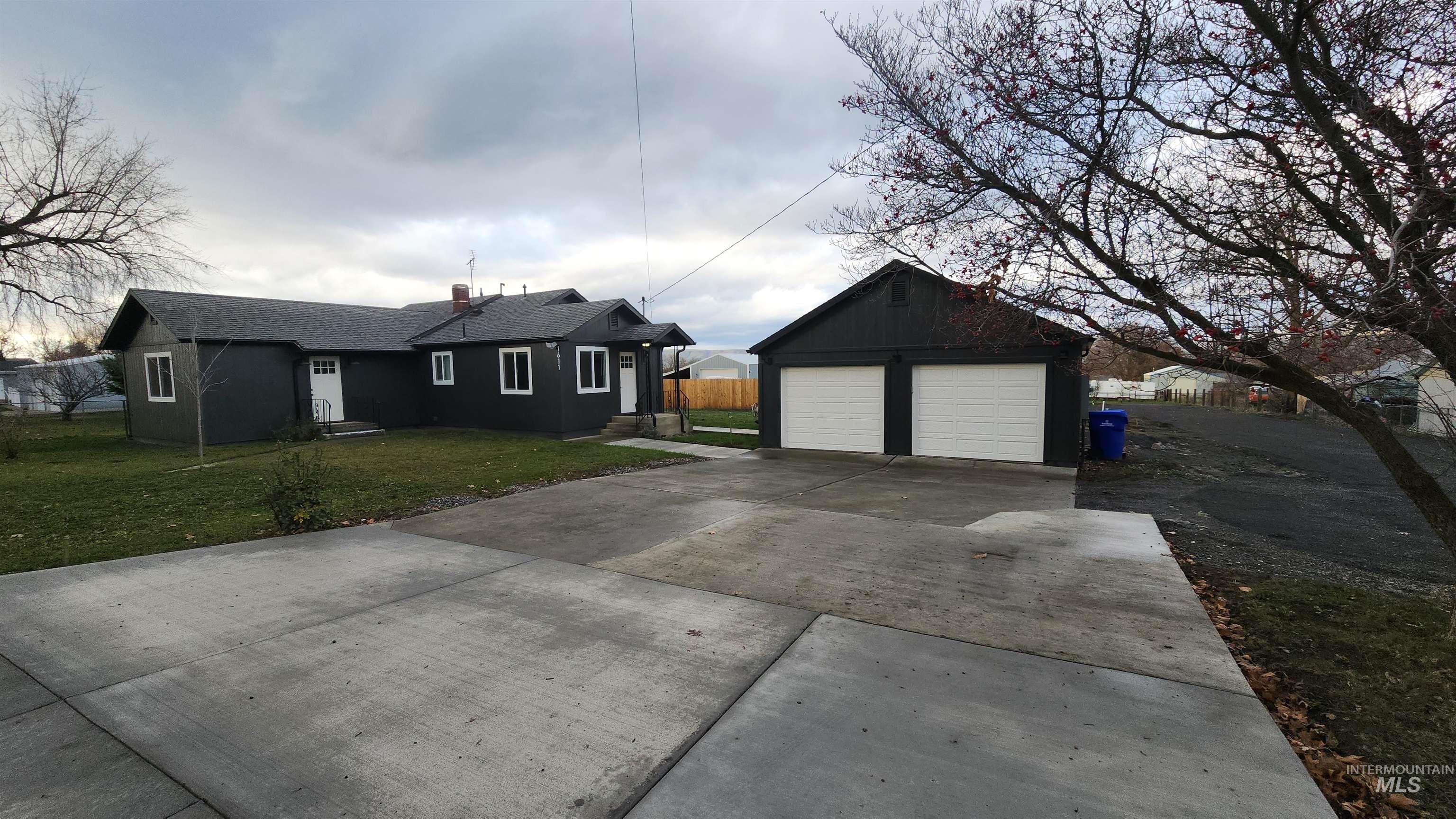1611 Grelle Ave