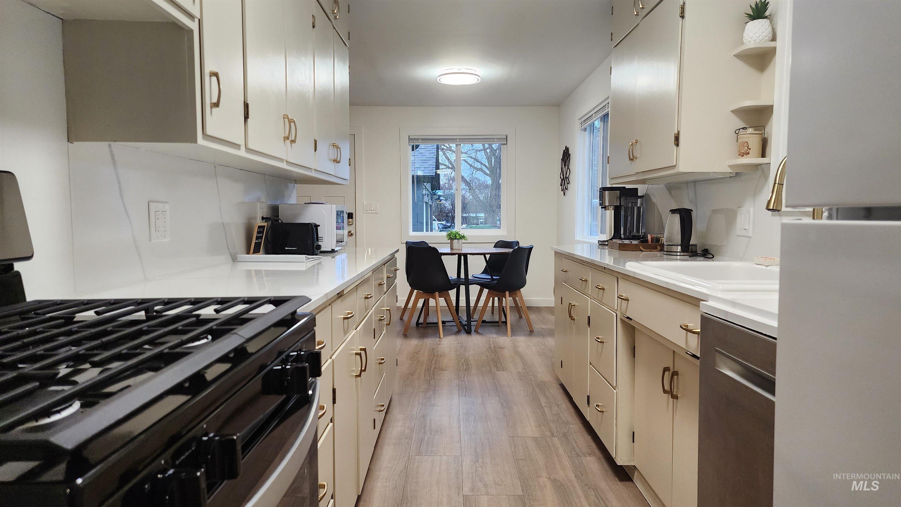 1611 Grelle Ave