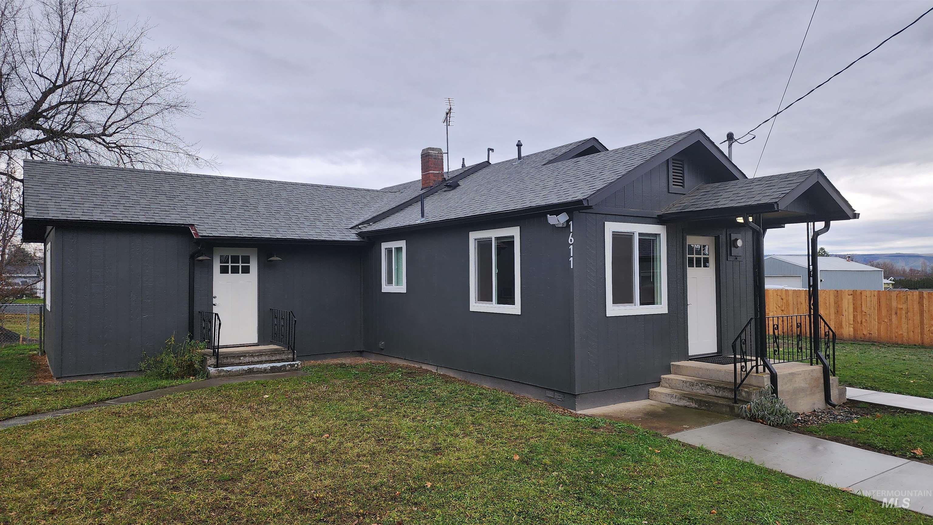 1611 Grelle Ave