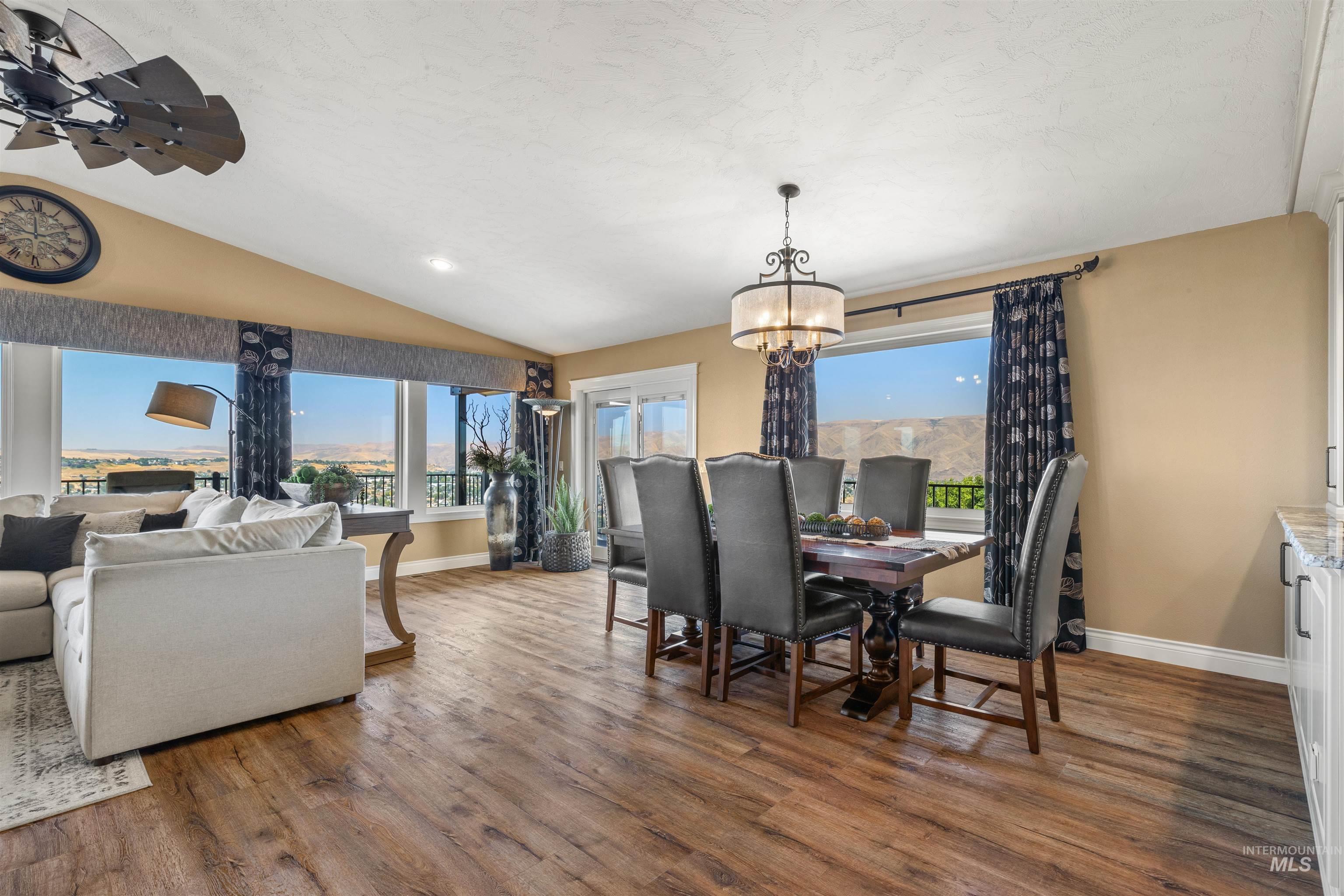 528 Crestline Circle Drive